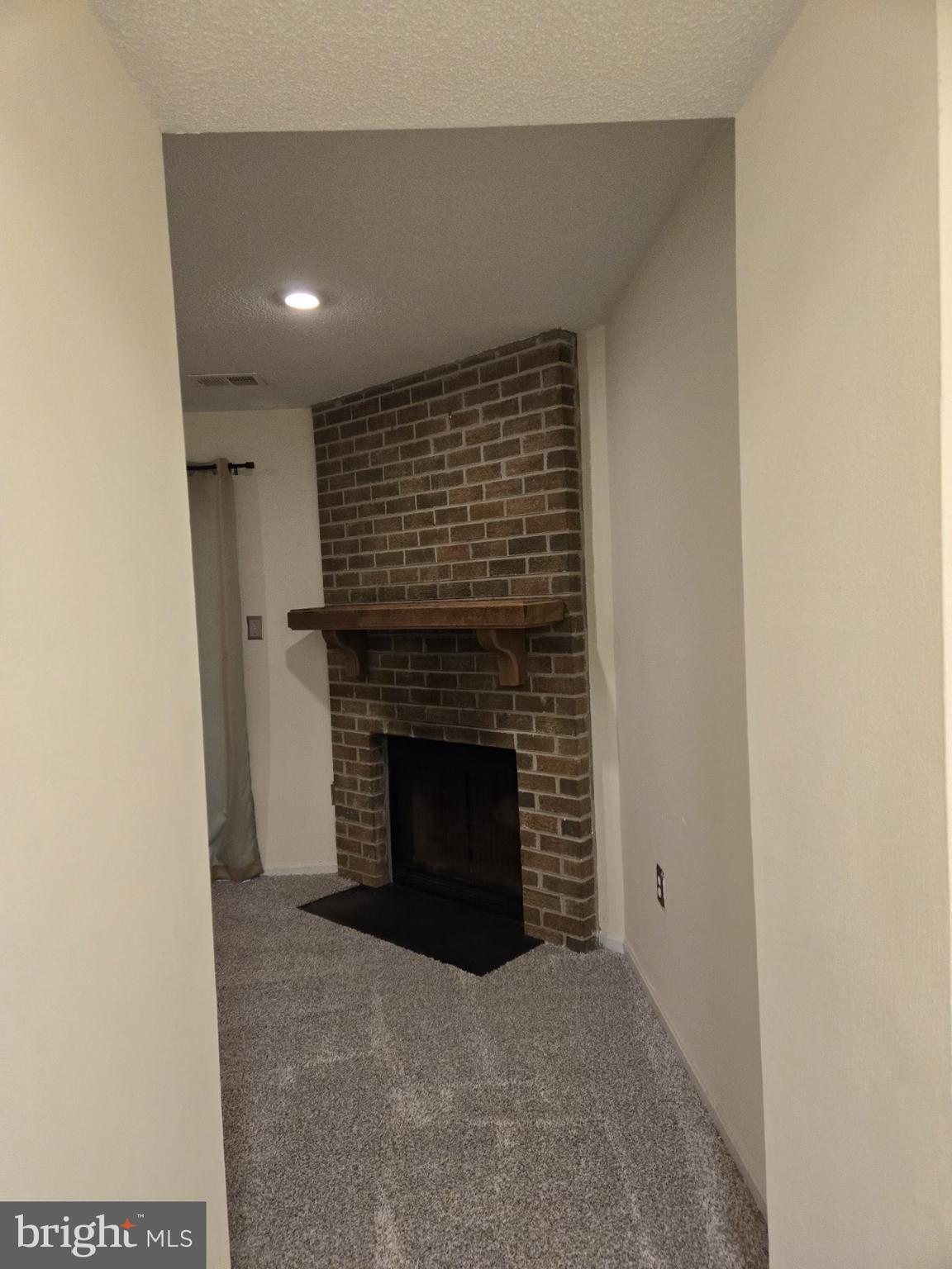 DUMONT OAKS - Residential Lease