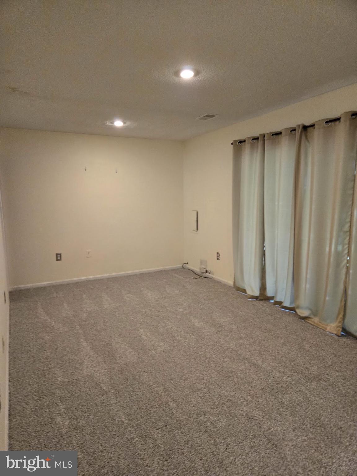 DUMONT OAKS - Residential Lease