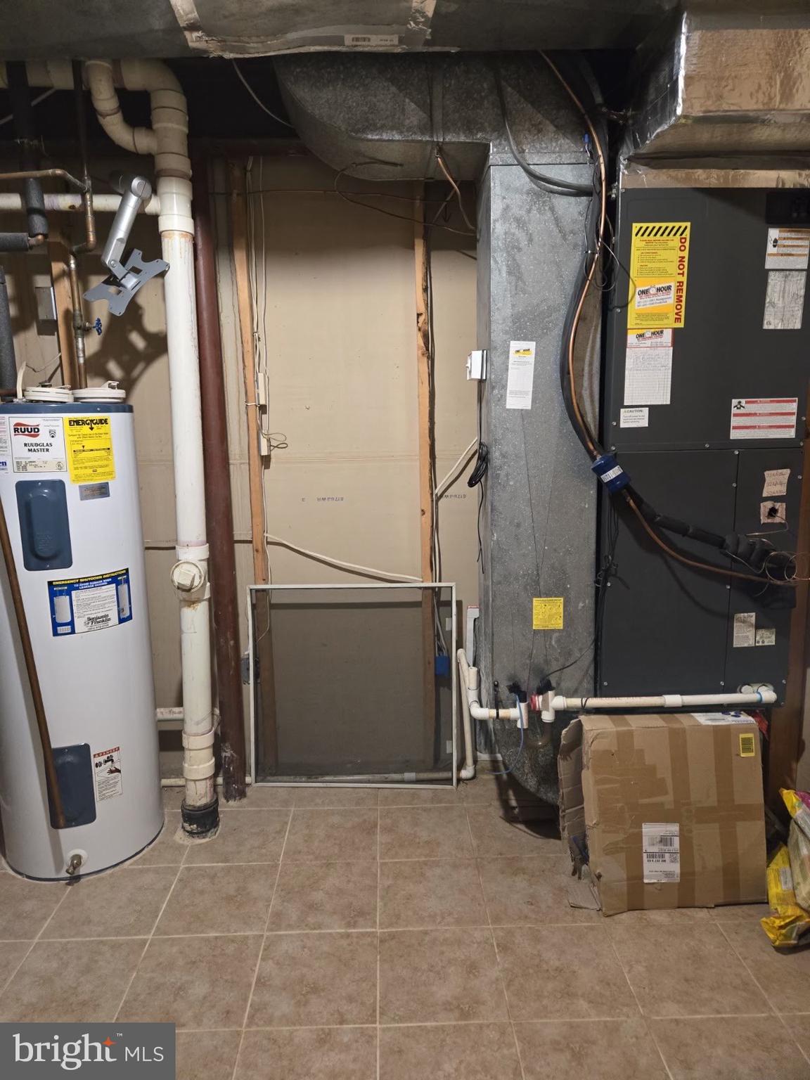 DUMONT OAKS - Residential Lease