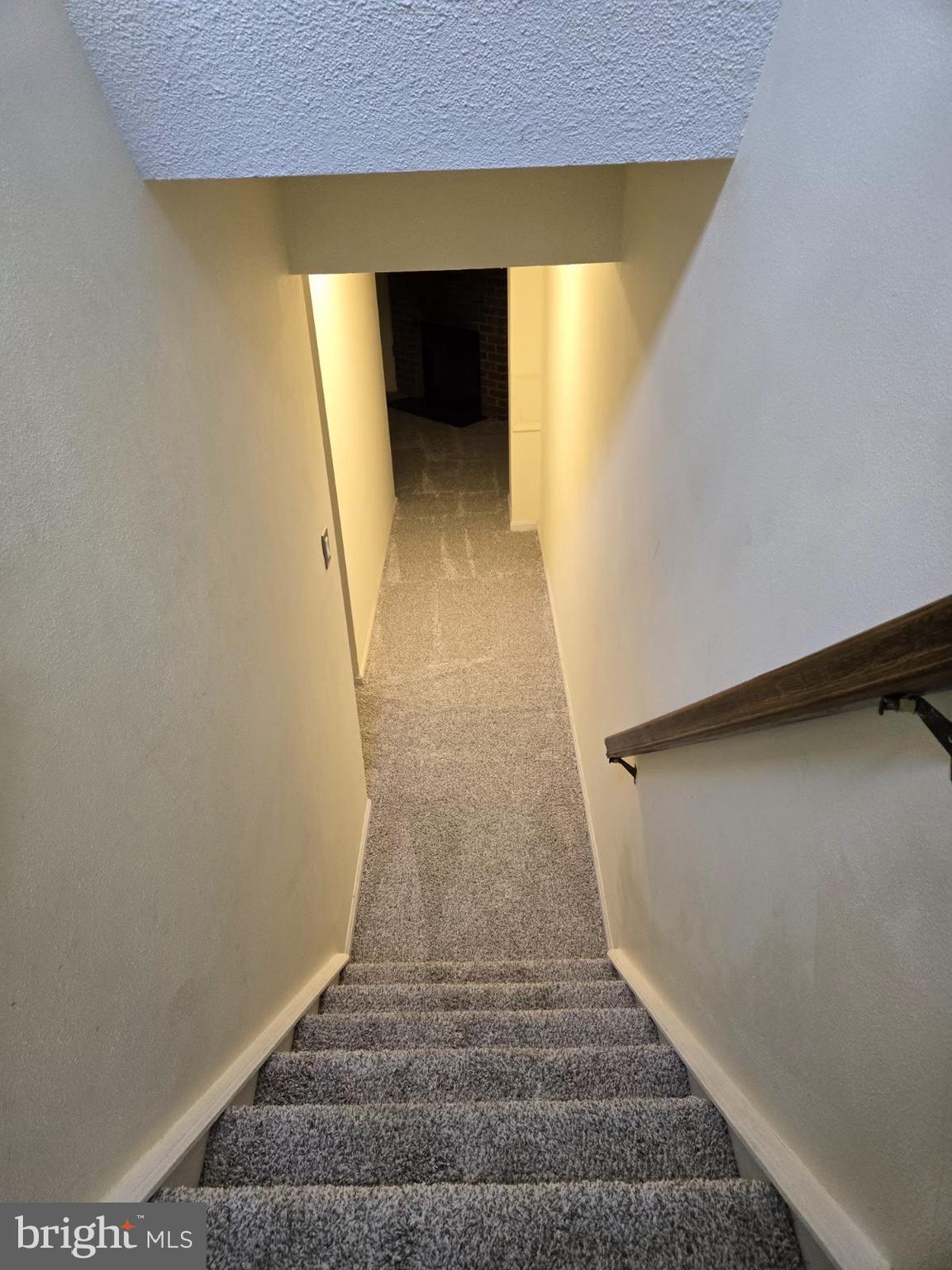 DUMONT OAKS - Residential Lease