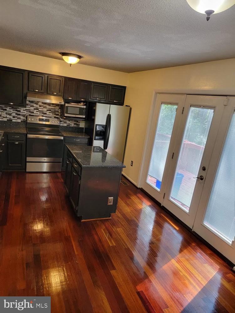 DUMONT OAKS - Residential Lease