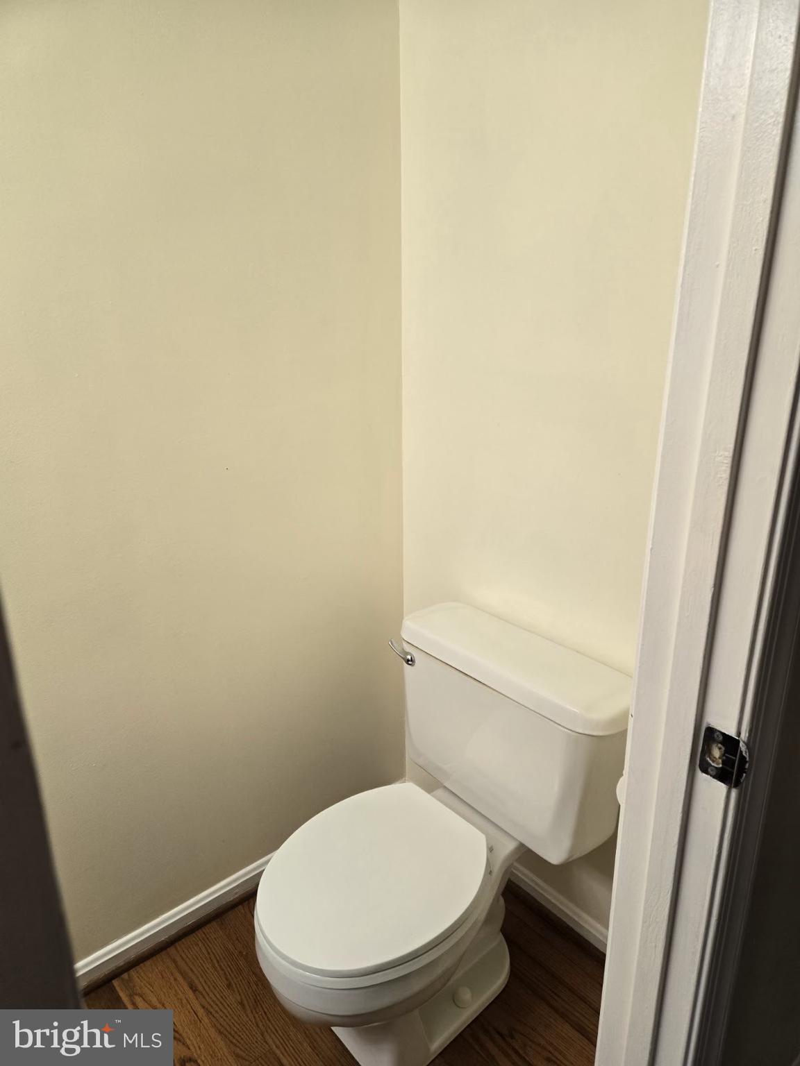 DUMONT OAKS - Residential Lease