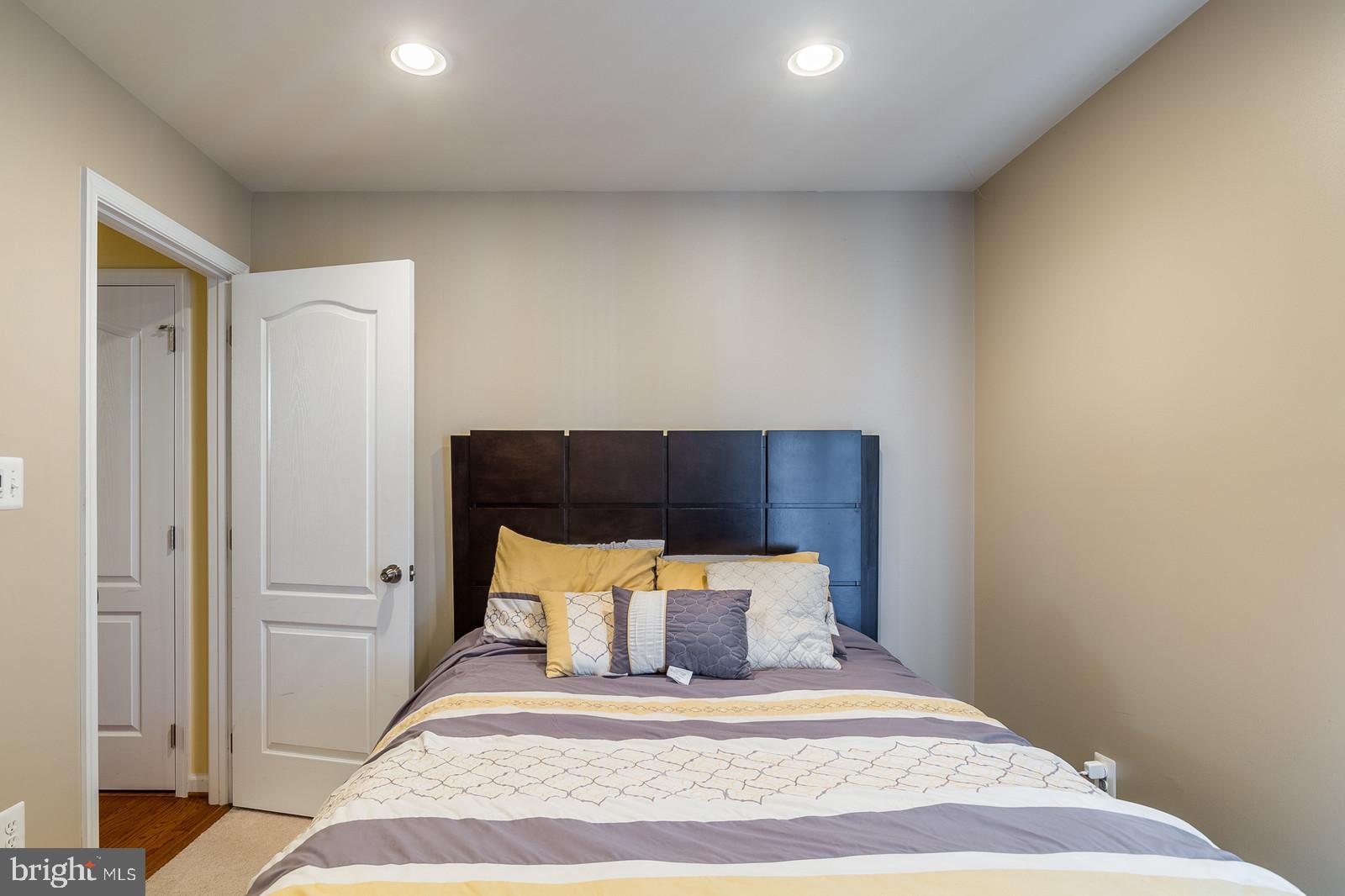 RIVER OAKS - Residential