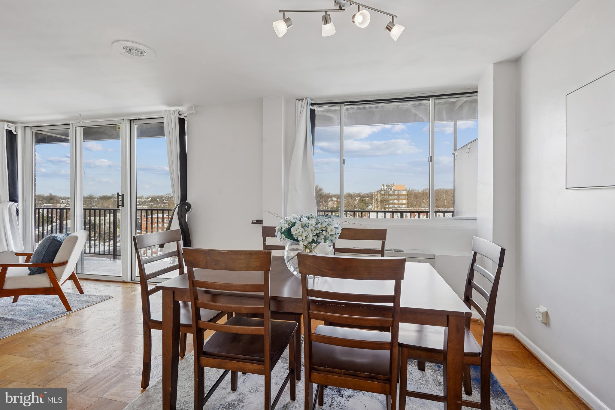 YORKTOWN CONDOMINIUM - Residential