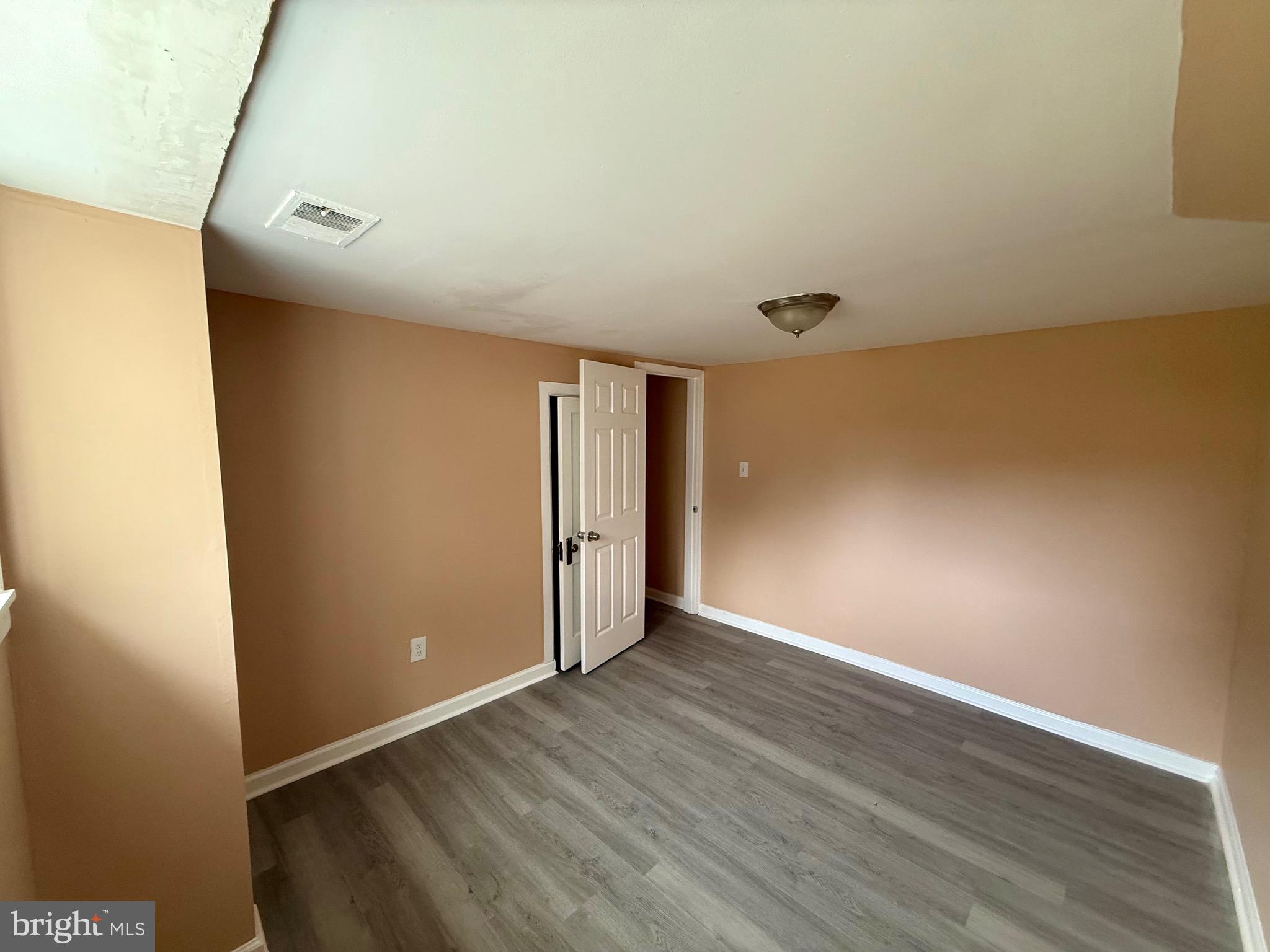 WINDSOR  MILL - Residential