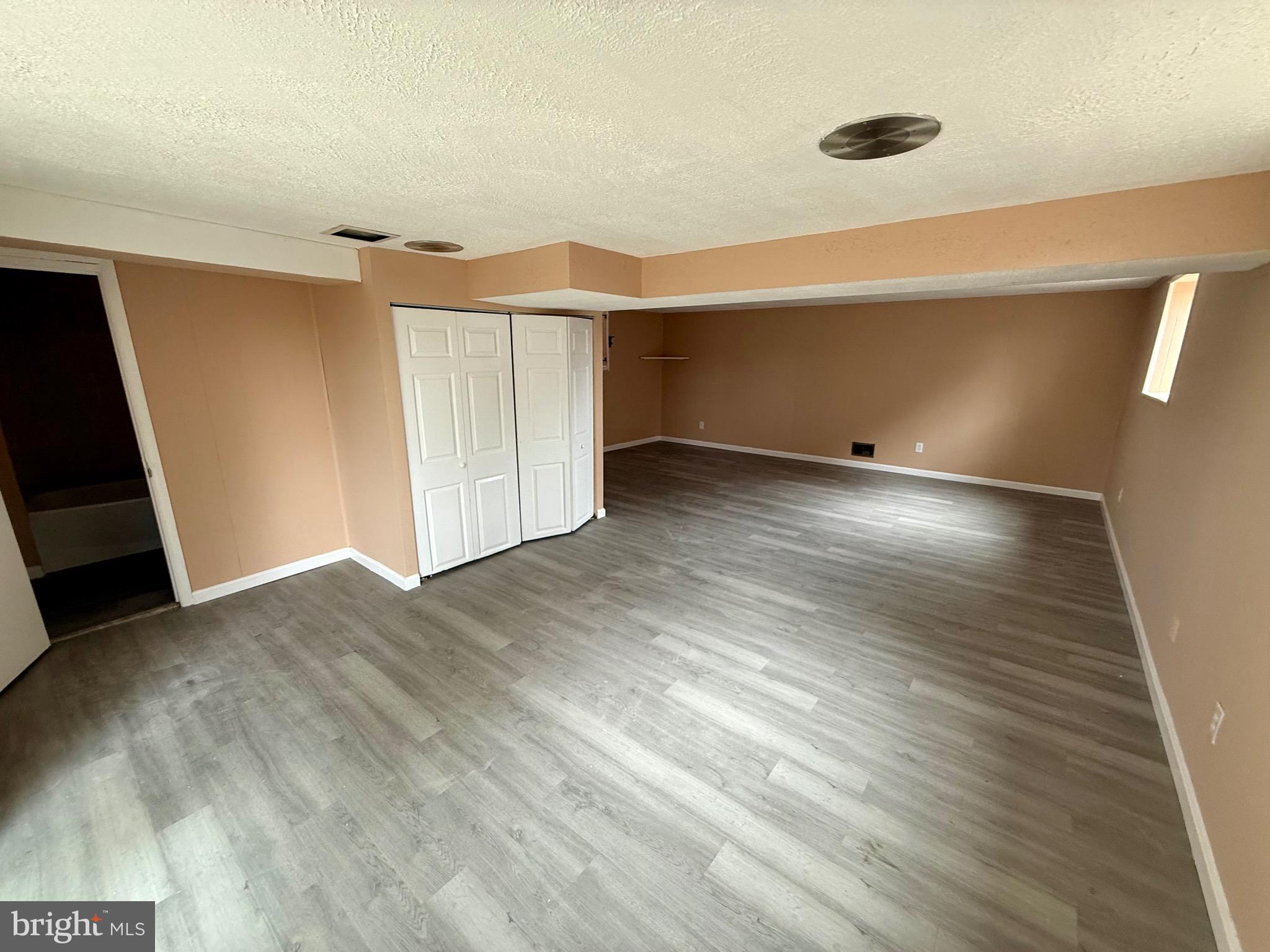 WINDSOR  MILL - Residential