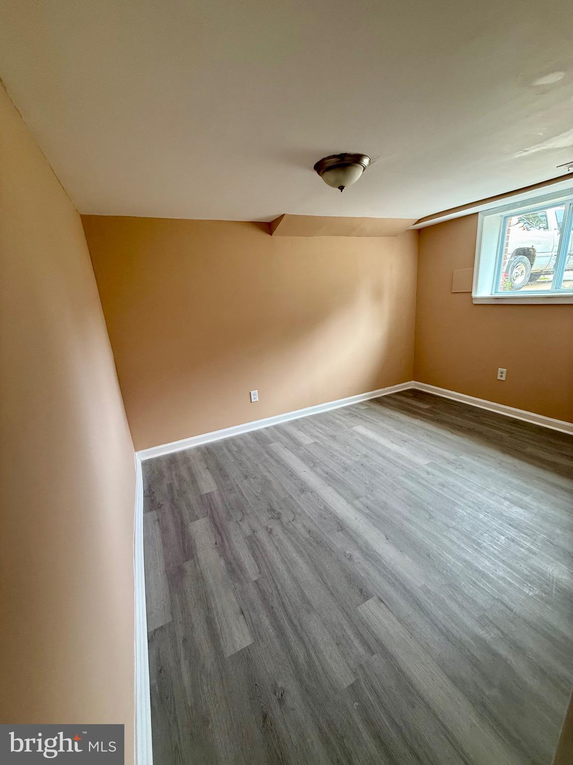 WINDSOR  MILL - Residential