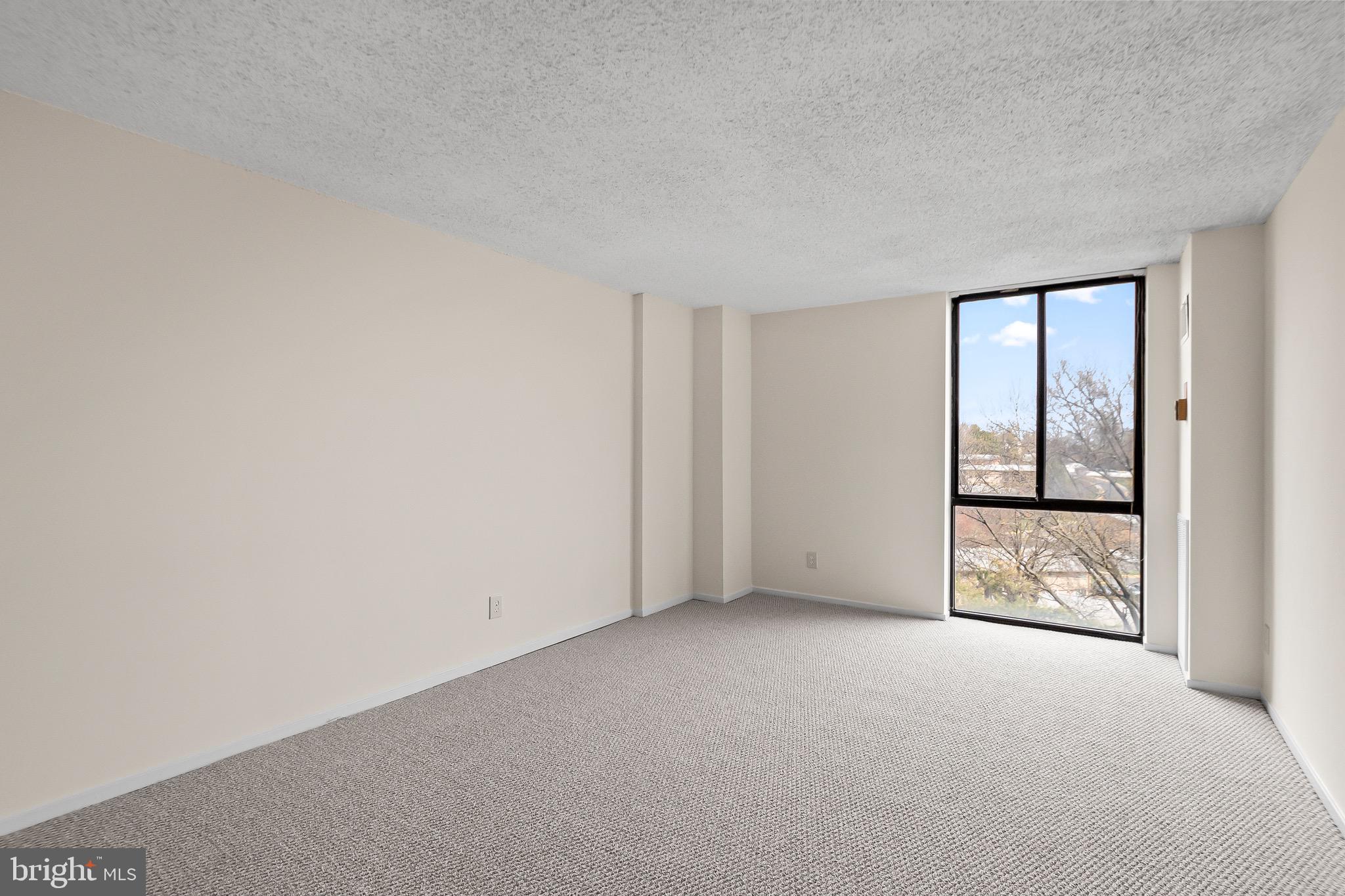 IDYLWOOD TOWERS CONDO - Residential