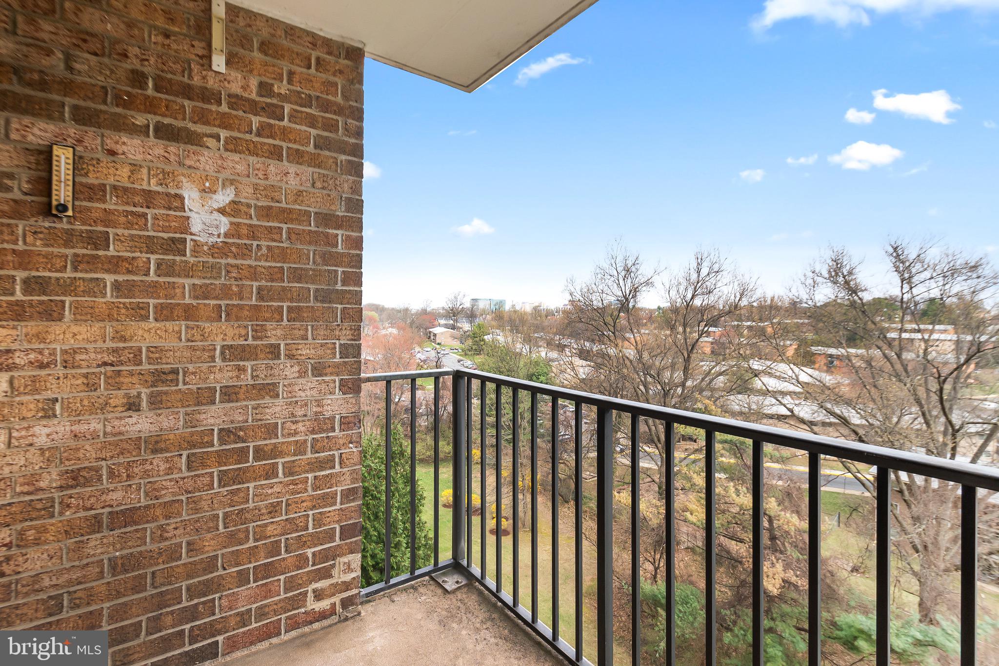 IDYLWOOD TOWERS CONDO - Residential