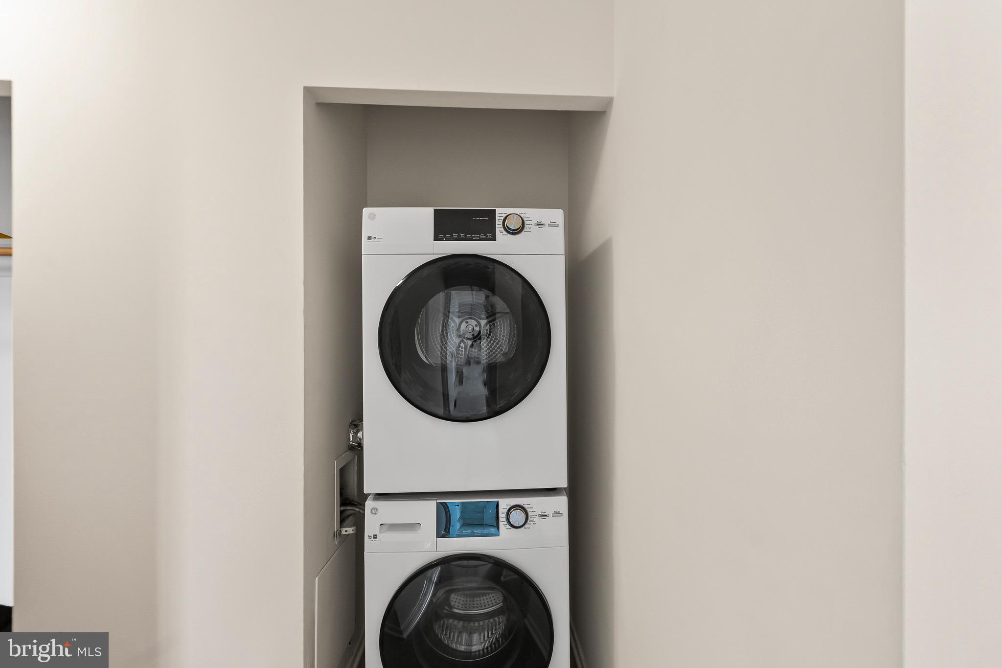 IDYLWOOD TOWERS CONDO - Residential