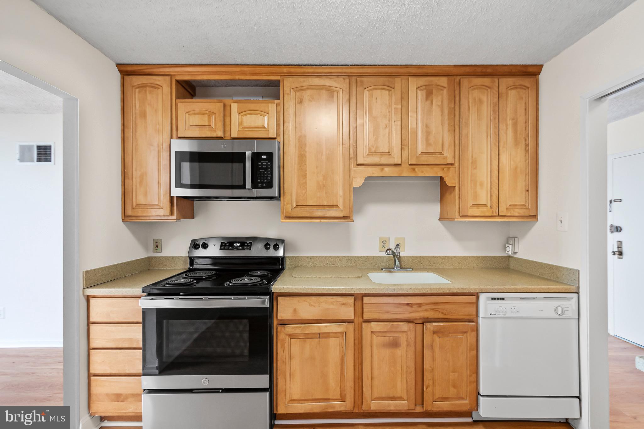 IDYLWOOD TOWERS CONDO - Residential