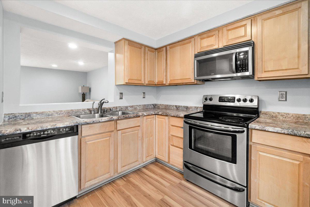 6436 ROCKLEDGE COURT