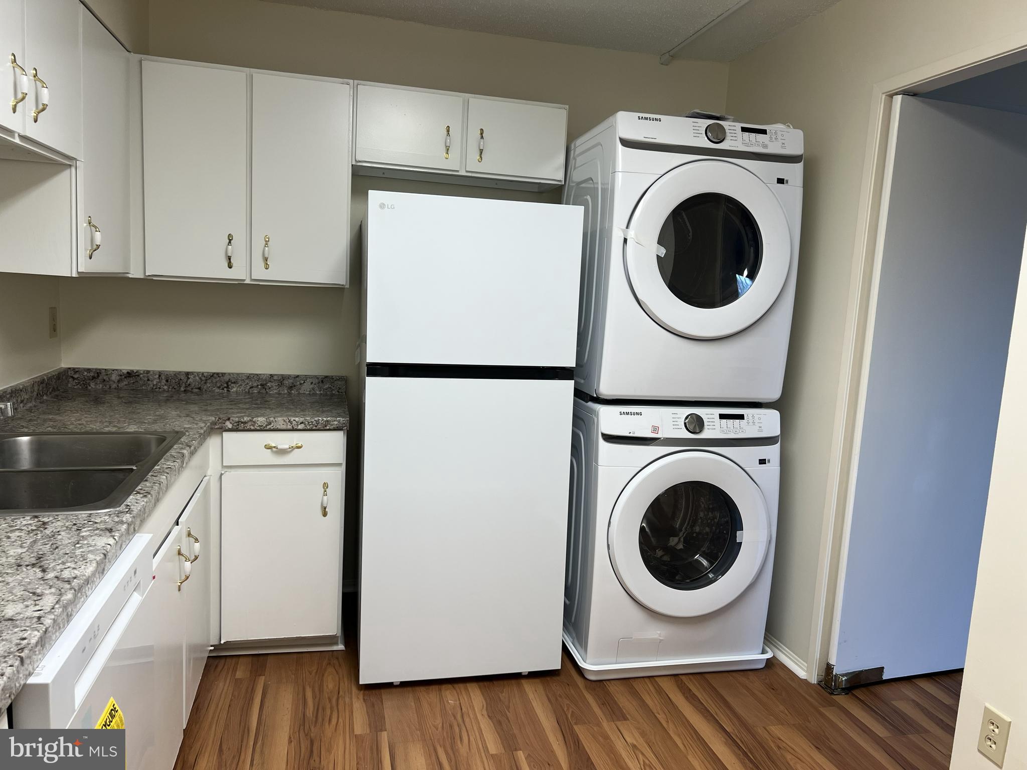 LEISURE WORLD - Residential Lease