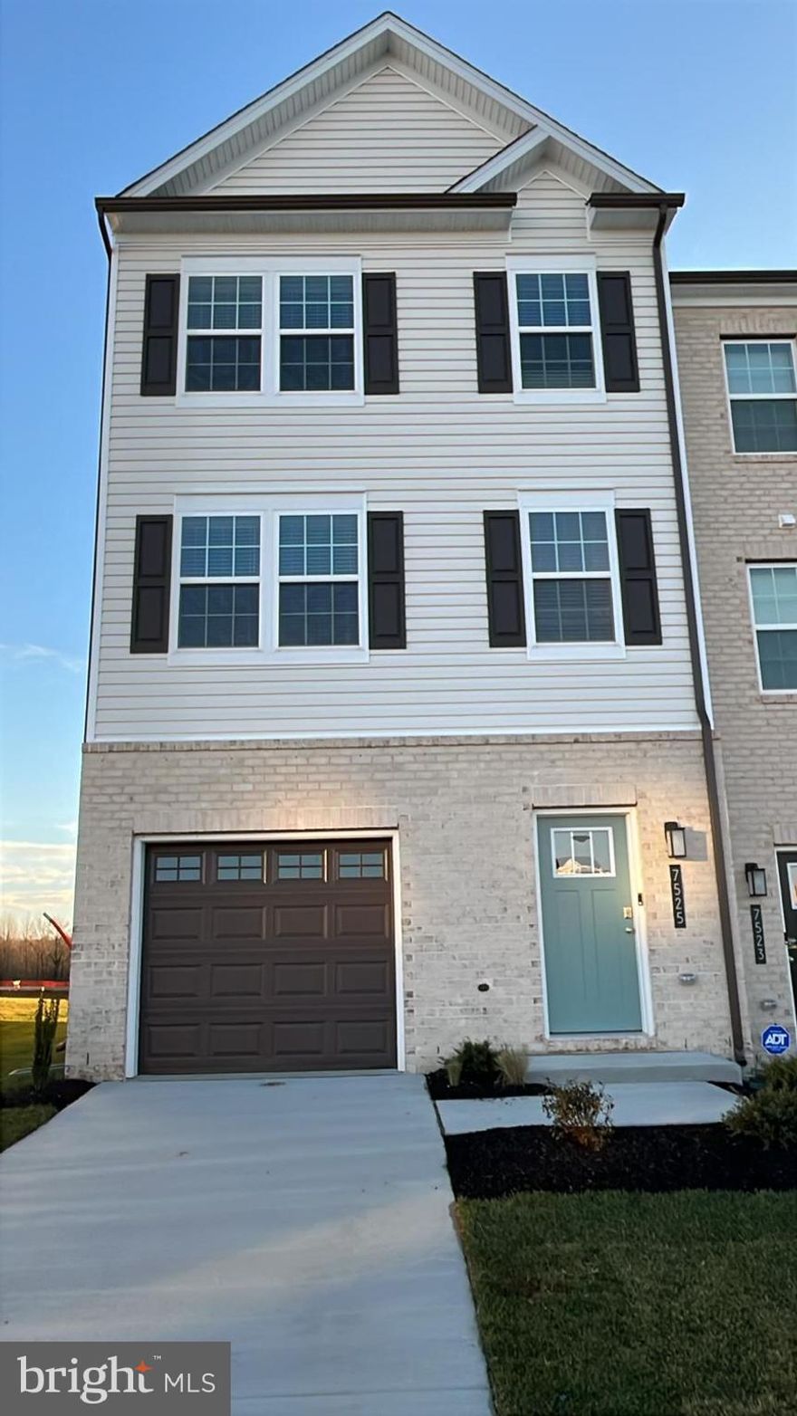 Brand new Never lived in,Excellent 3 level End unit townhome in Spring hills community with 4 bedrooms,3.5 baths, & 1-car garage,2000 sq feet of living space! Kitchen and all bathrooms includes Quartz counters, White maple cabinetry & stainless steel appliances.Hardwood floors on entire main living level and lower level.Large master Bedroom with upgraged tile floors and  dual vanities,Quartz counters and large walk-in shower.Convenient laundry on bedroom level.Enjoy beautiful common area in the front, as well as a deck off the Kitchen. Show & Rent today.