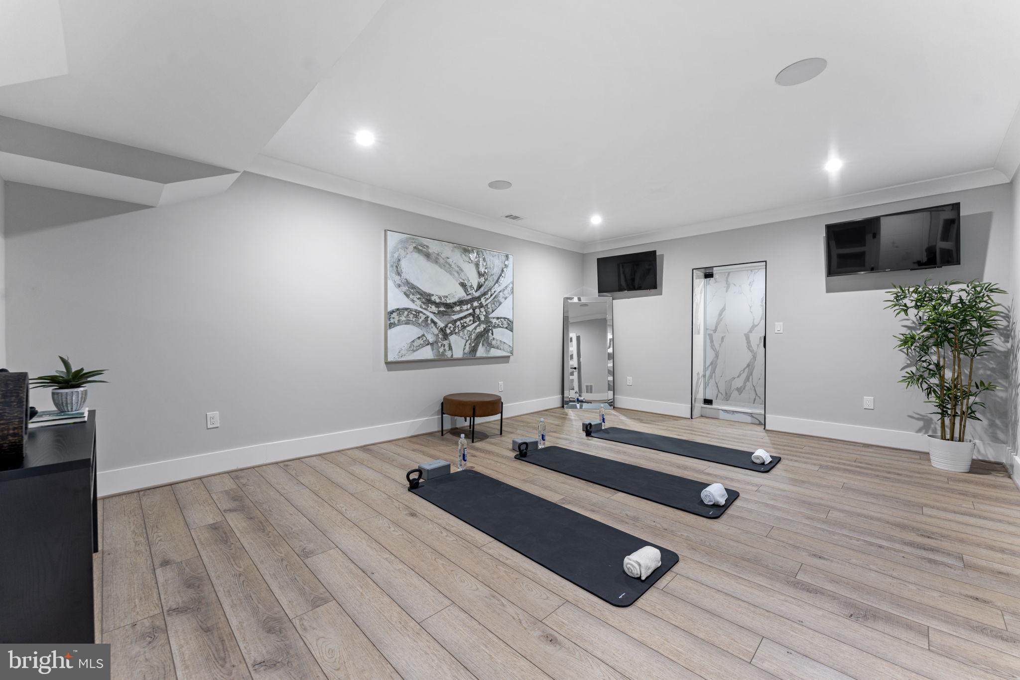 CHALET WOODS - Residential