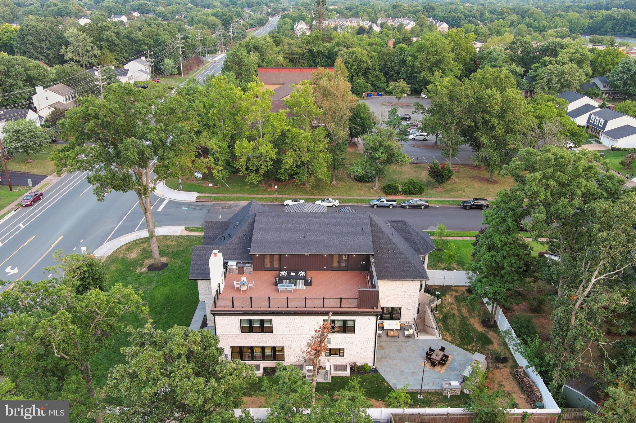 CHALET WOODS - Residential