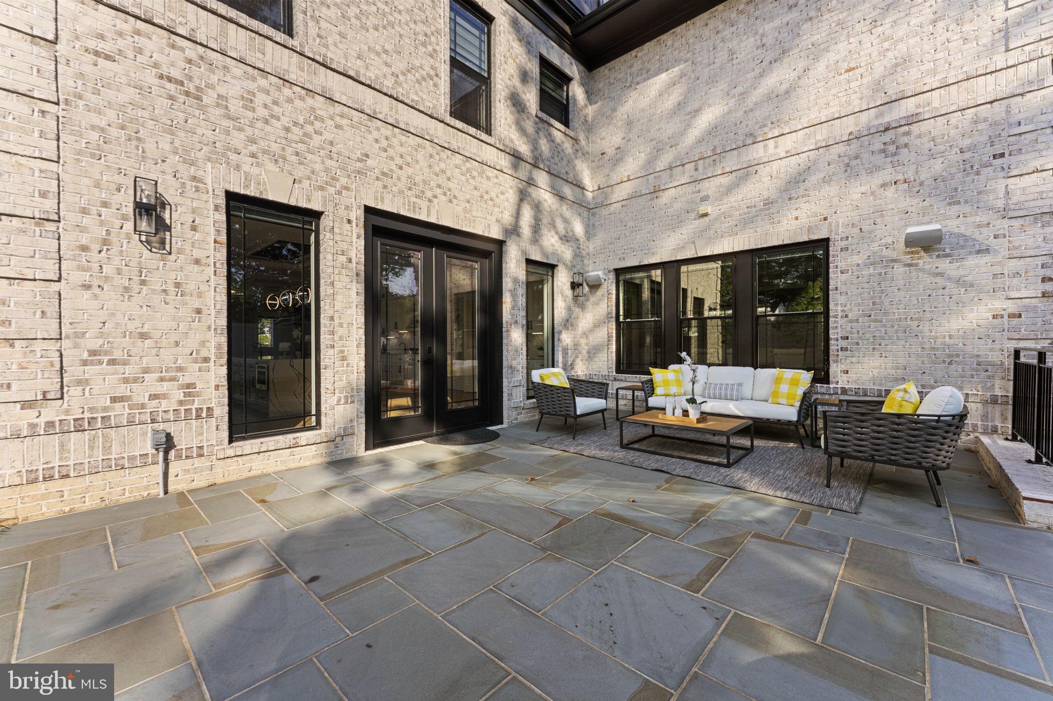 CHALET WOODS - Residential