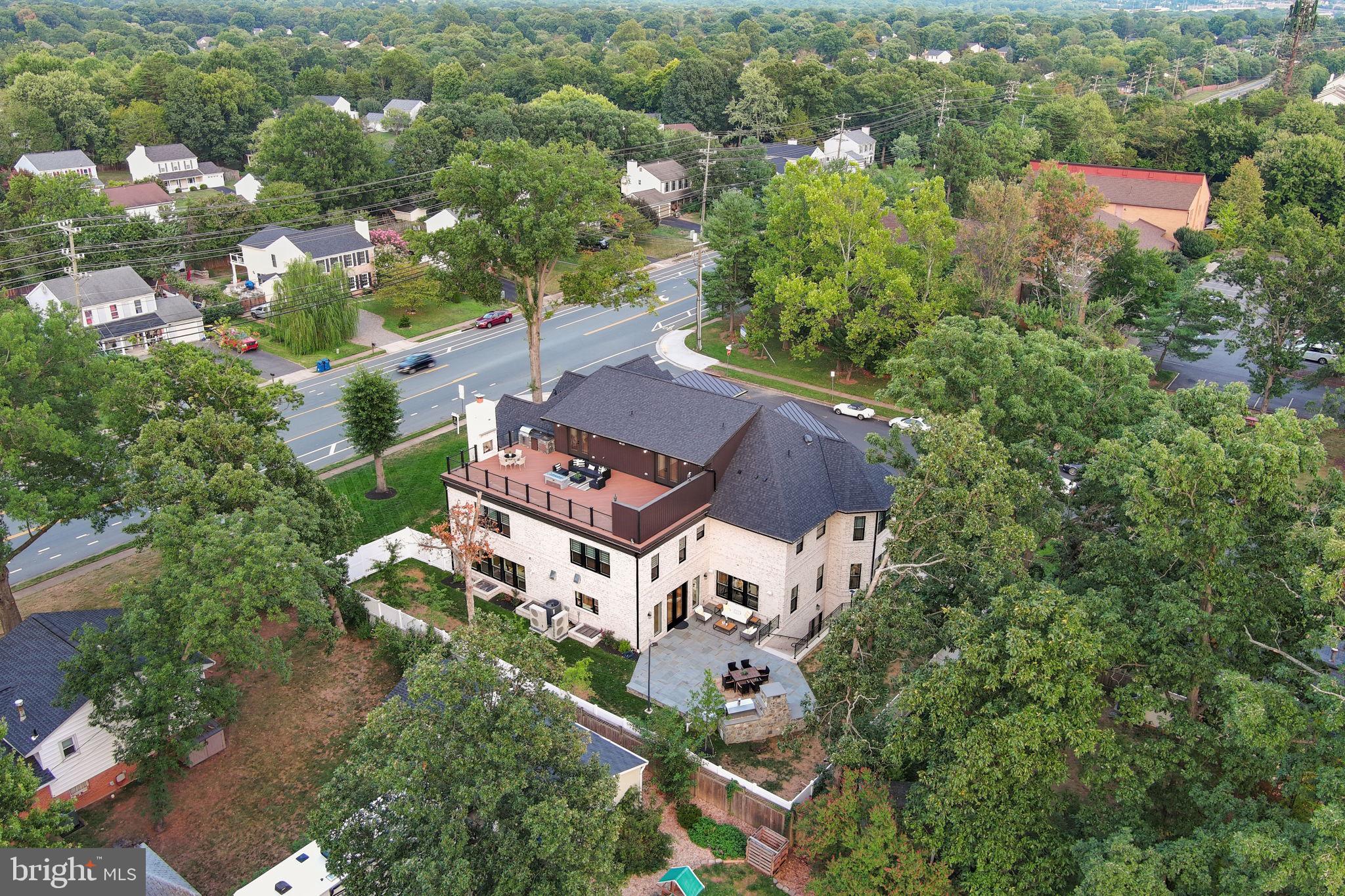 CHALET WOODS - Residential