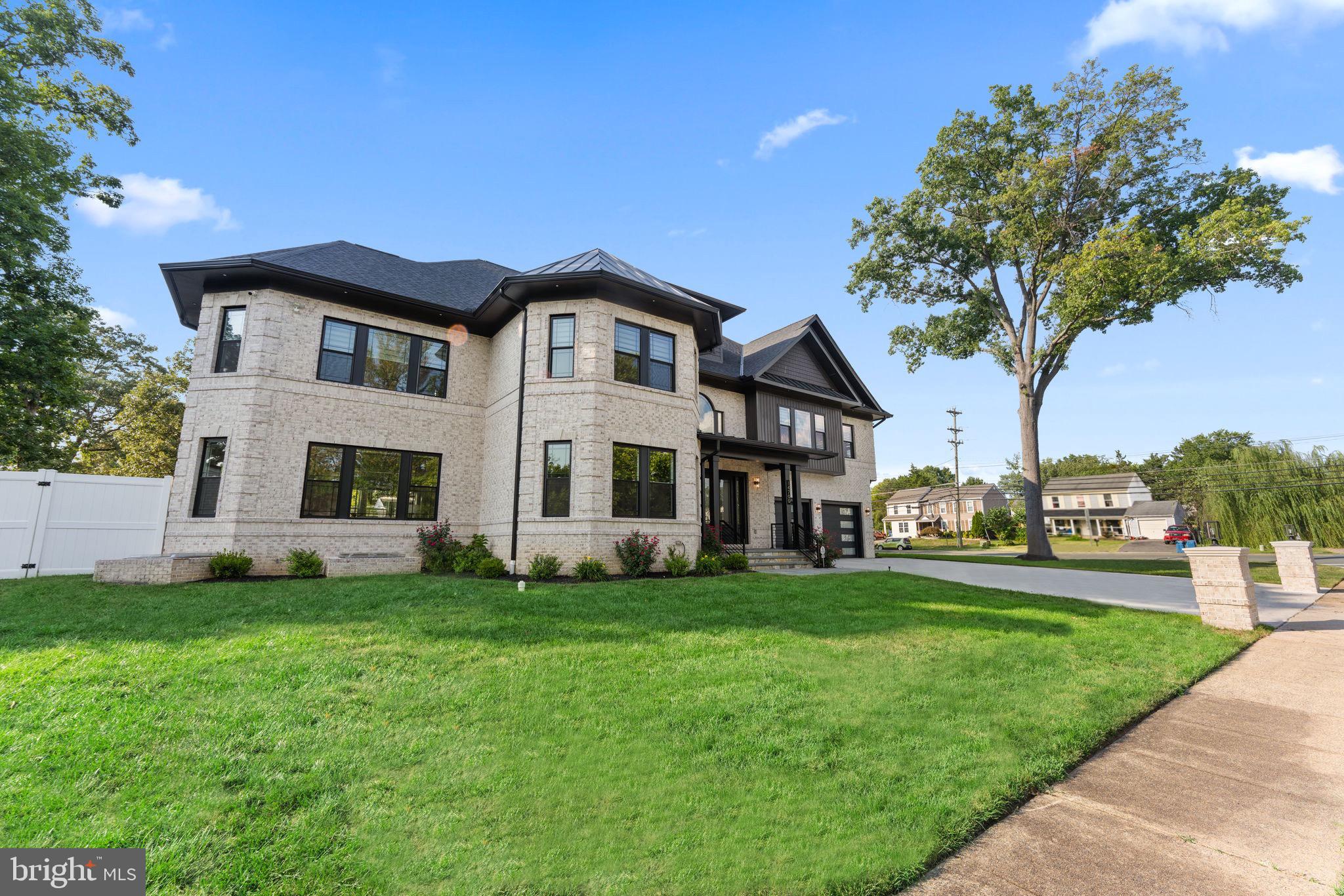 CHALET WOODS - Residential