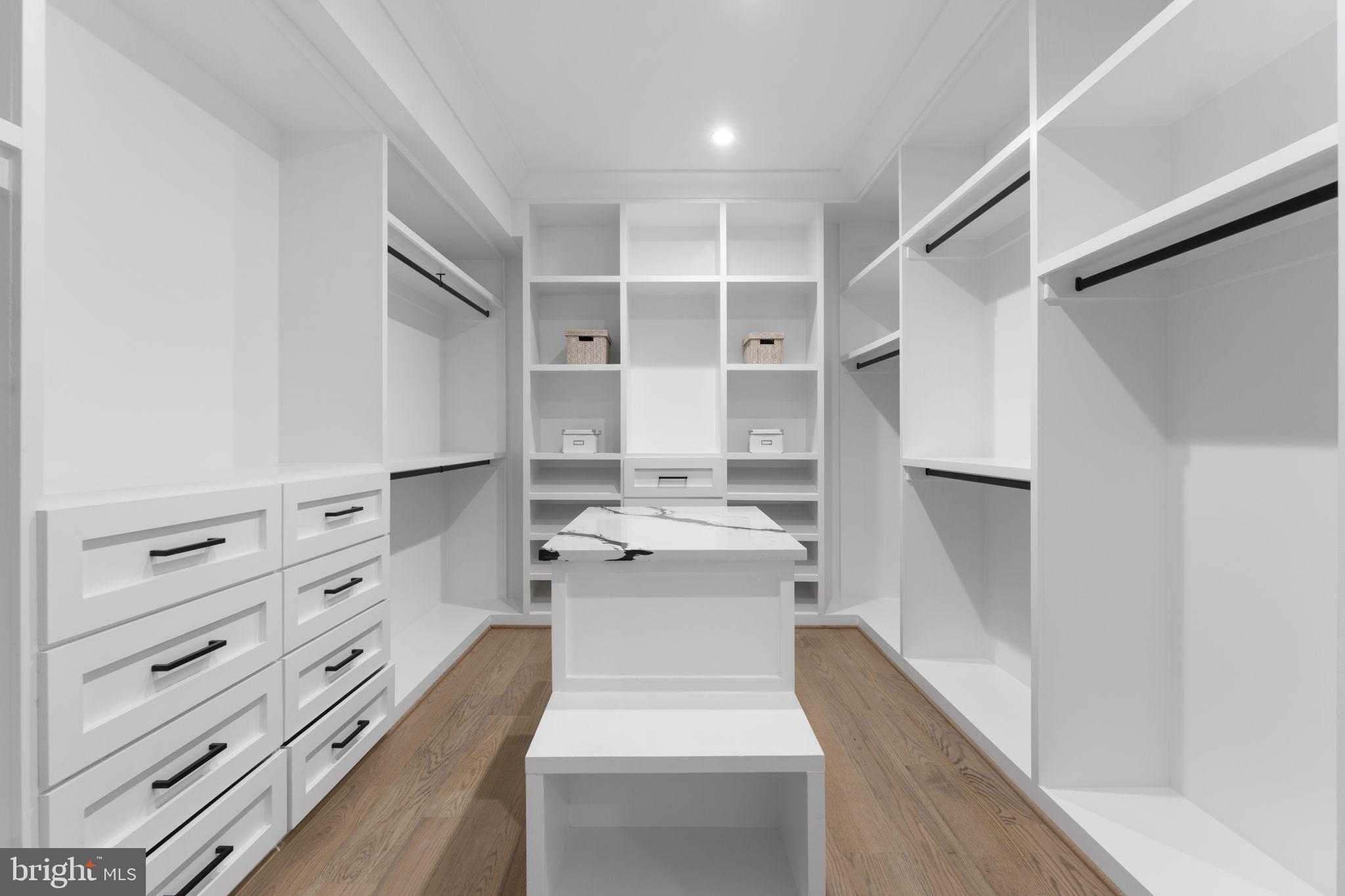 CHALET WOODS - Residential