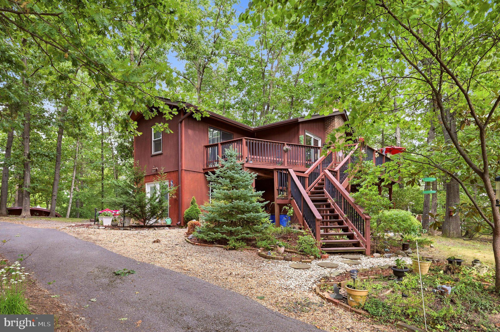 216 SUNSET CIRCLE