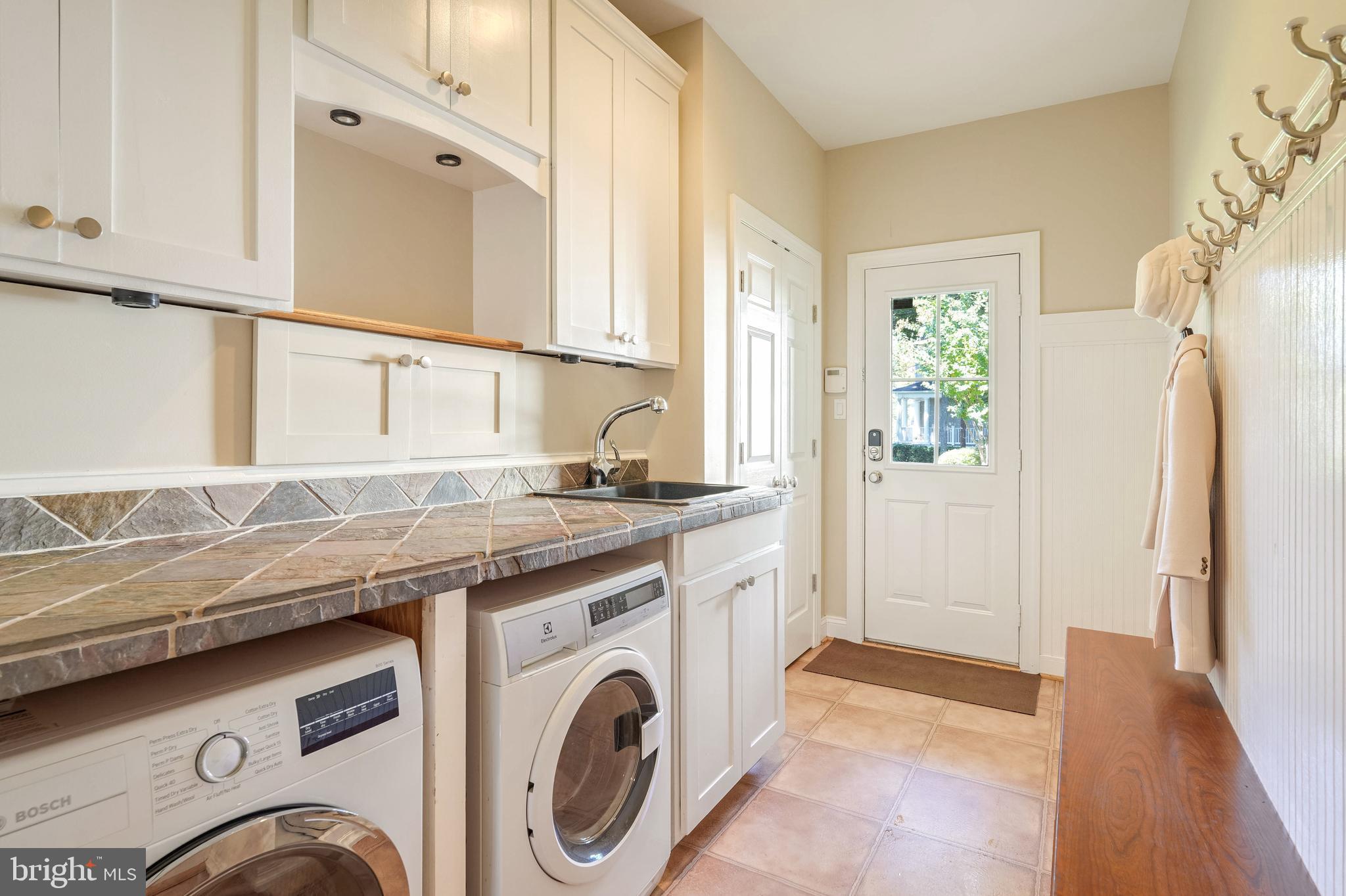 WOODSIDE - Residential