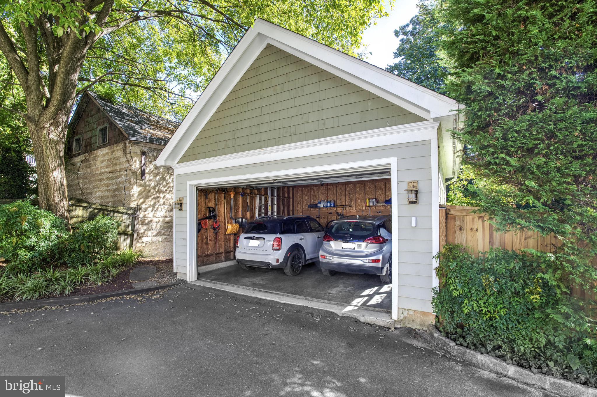 WOODSIDE - Residential