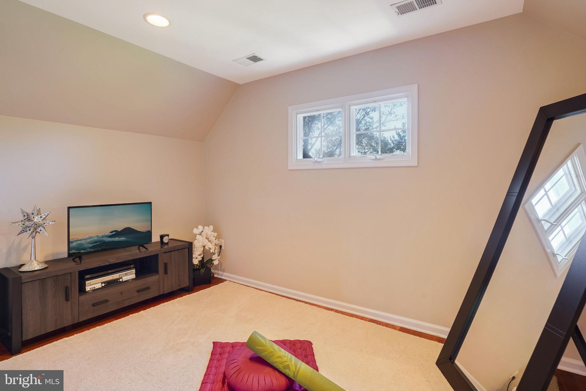 WOODSIDE - Residential