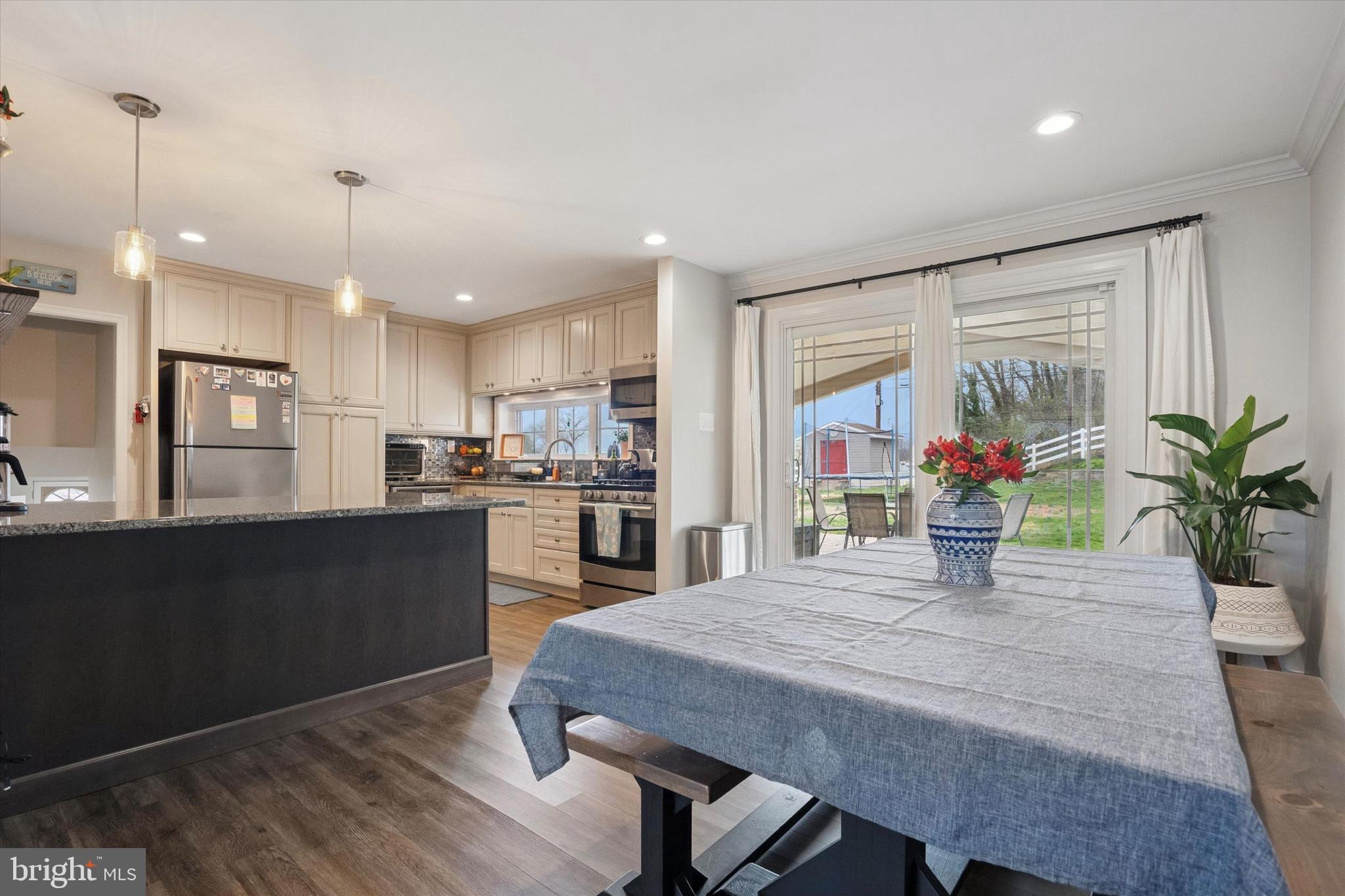 BRENTWOOD MANOR - Residential