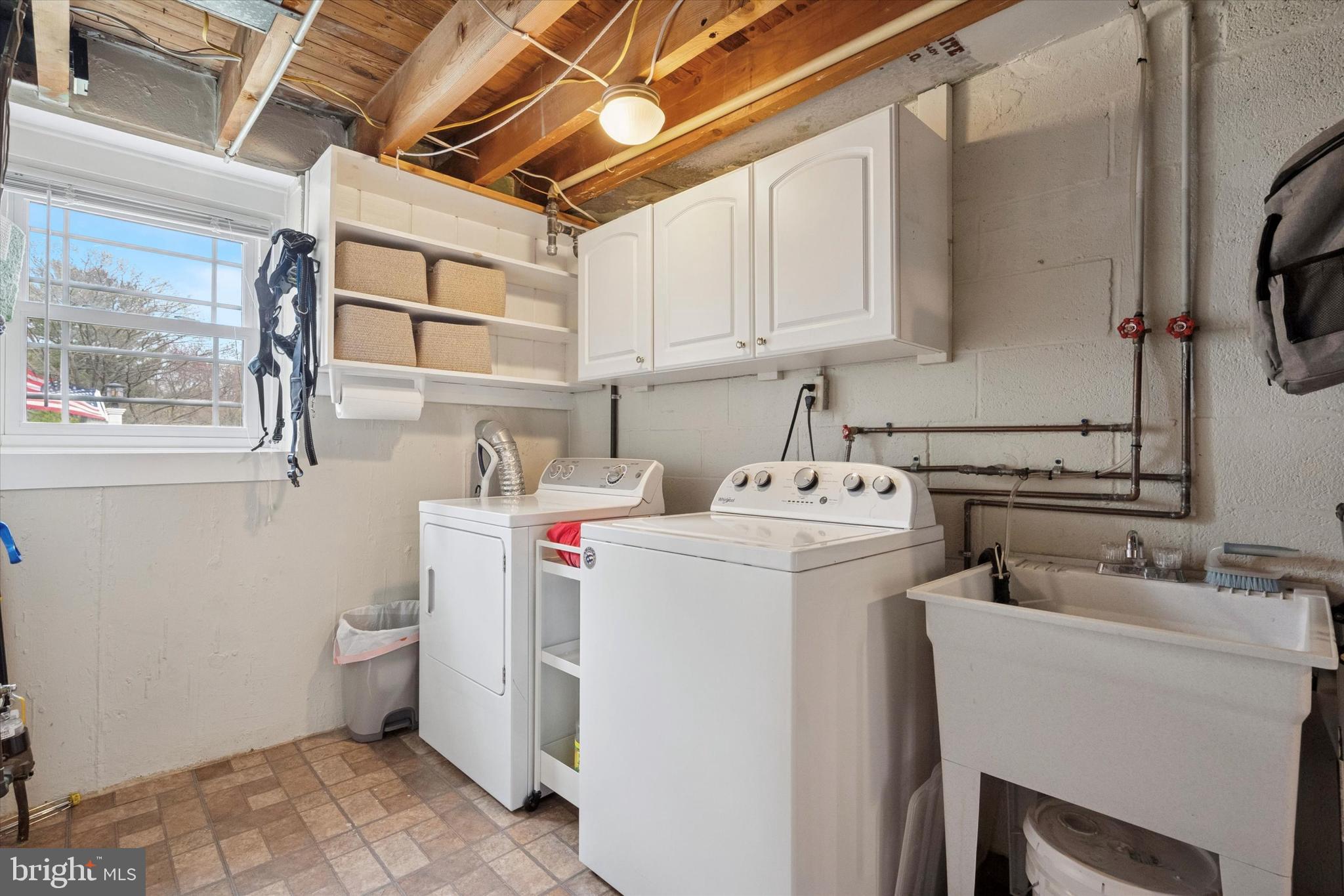 BRENTWOOD MANOR - Residential