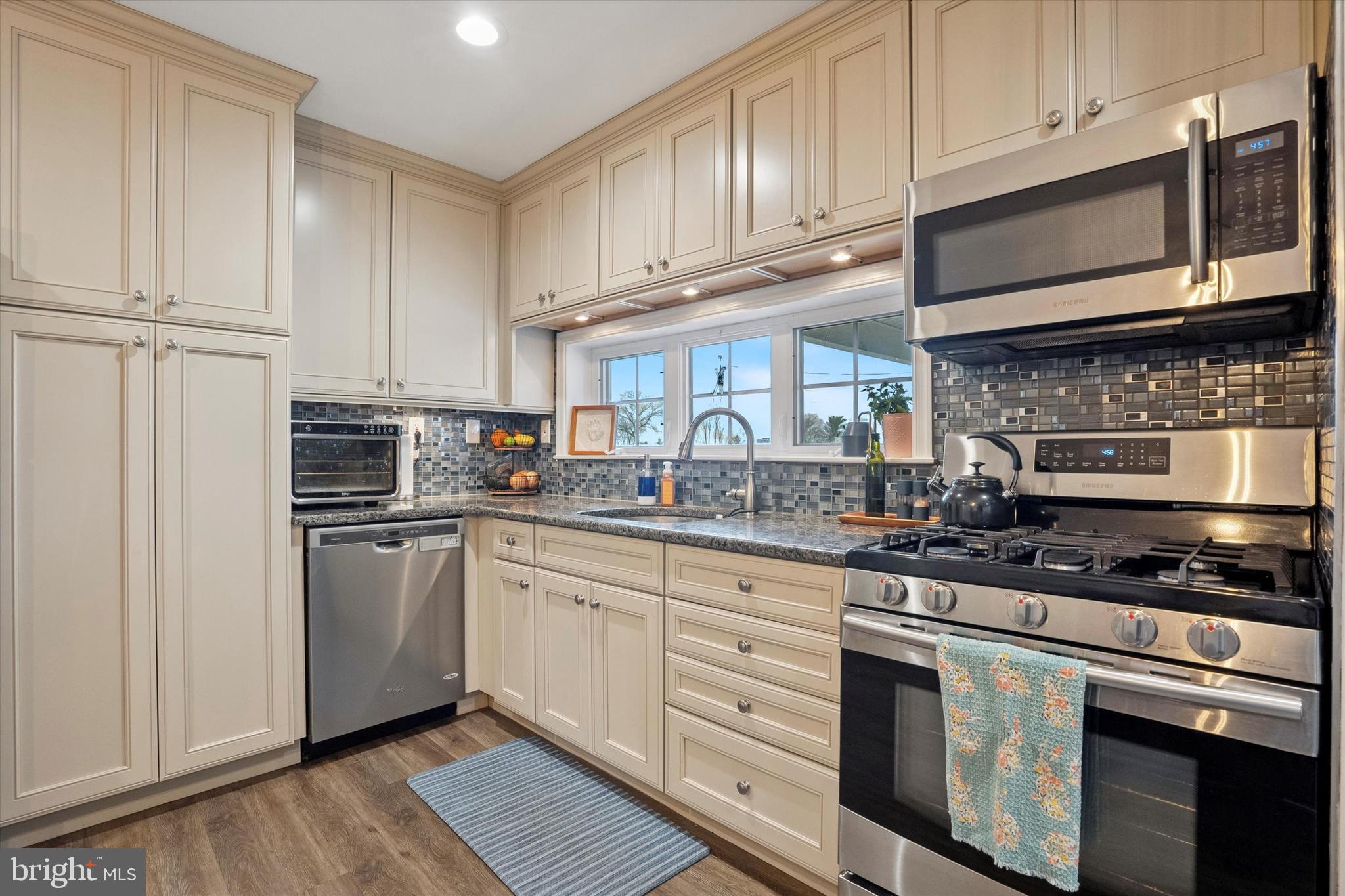 BRENTWOOD MANOR - Residential