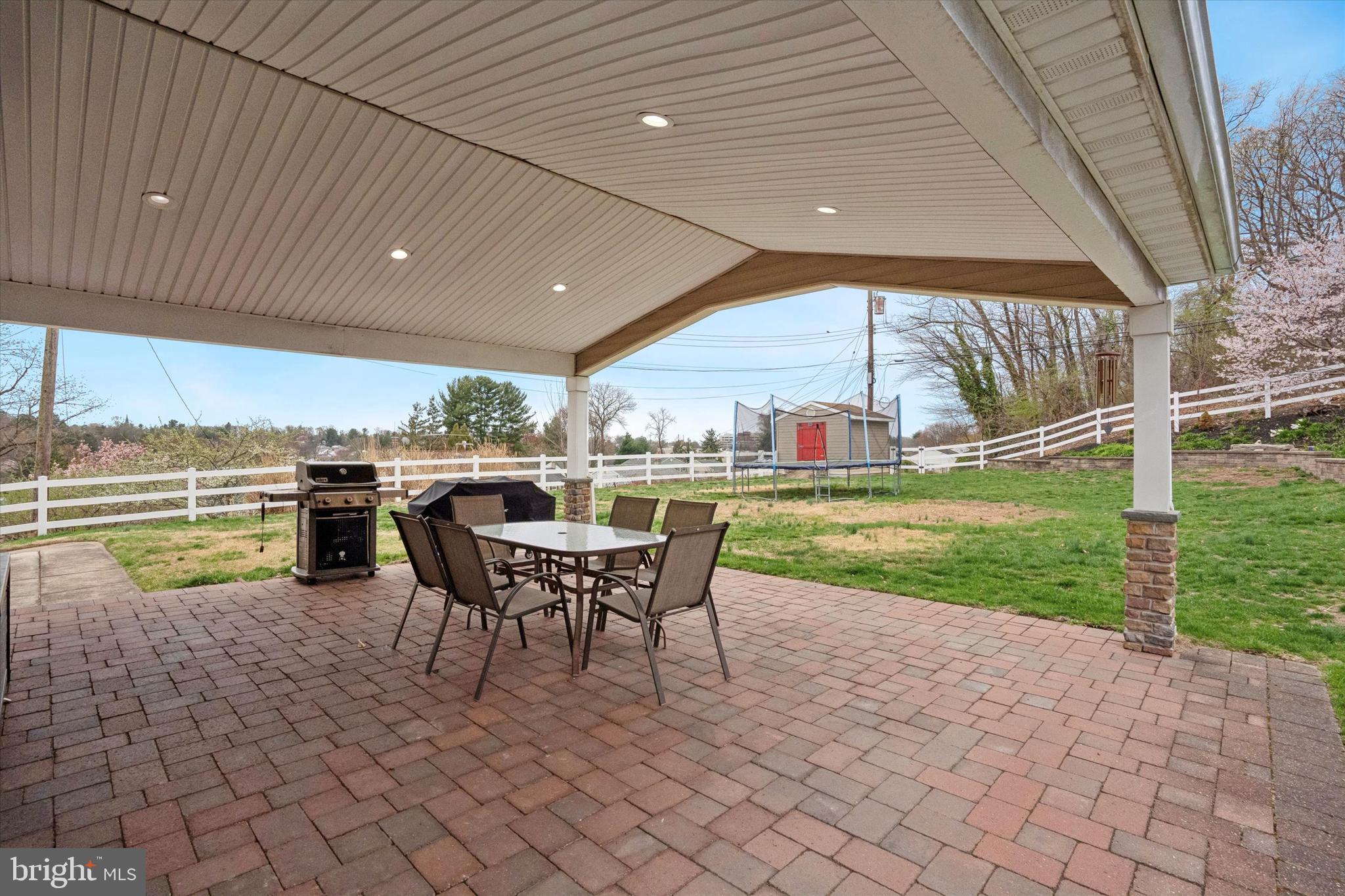 BRENTWOOD MANOR - Residential