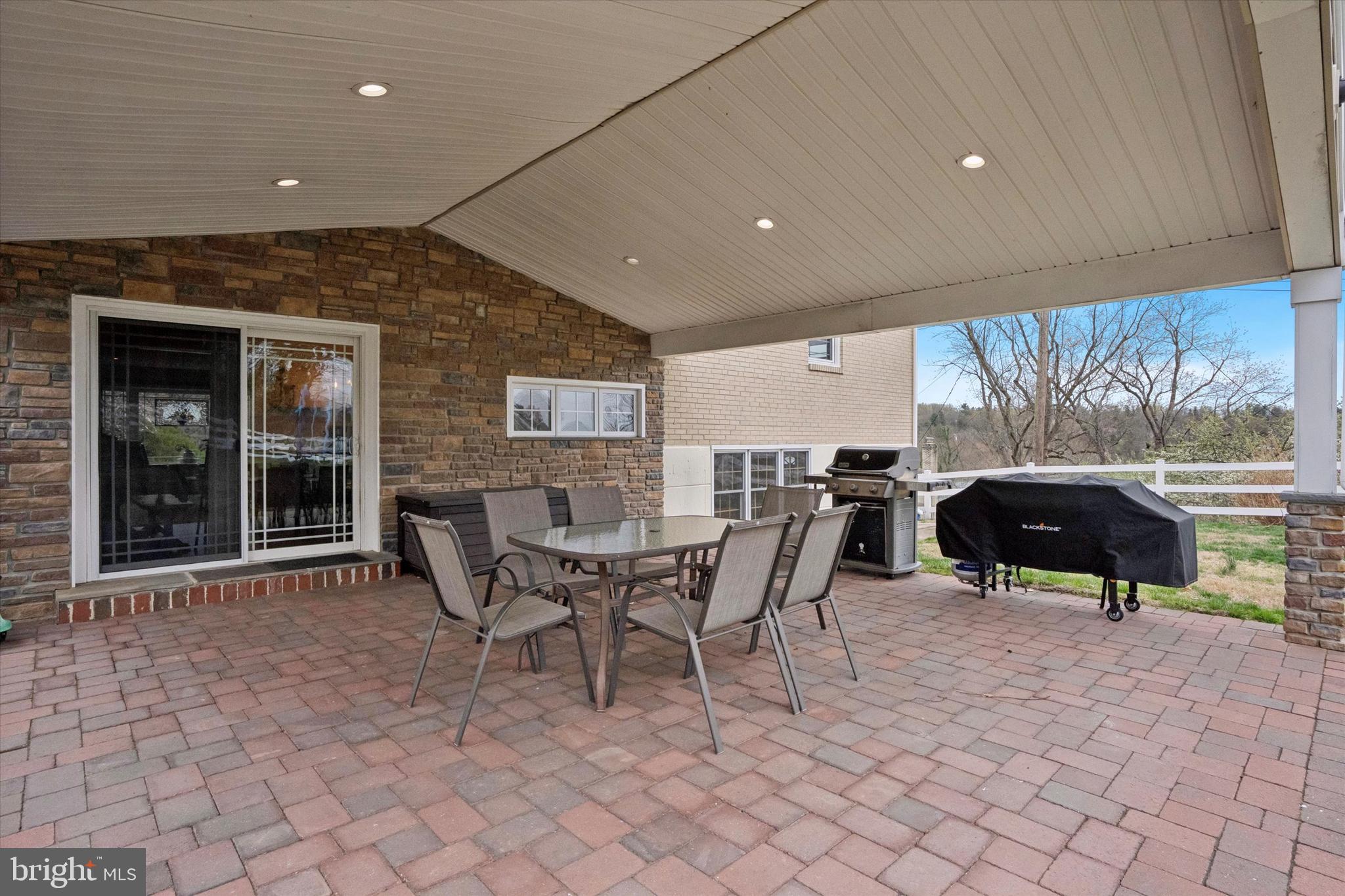 BRENTWOOD MANOR - Residential