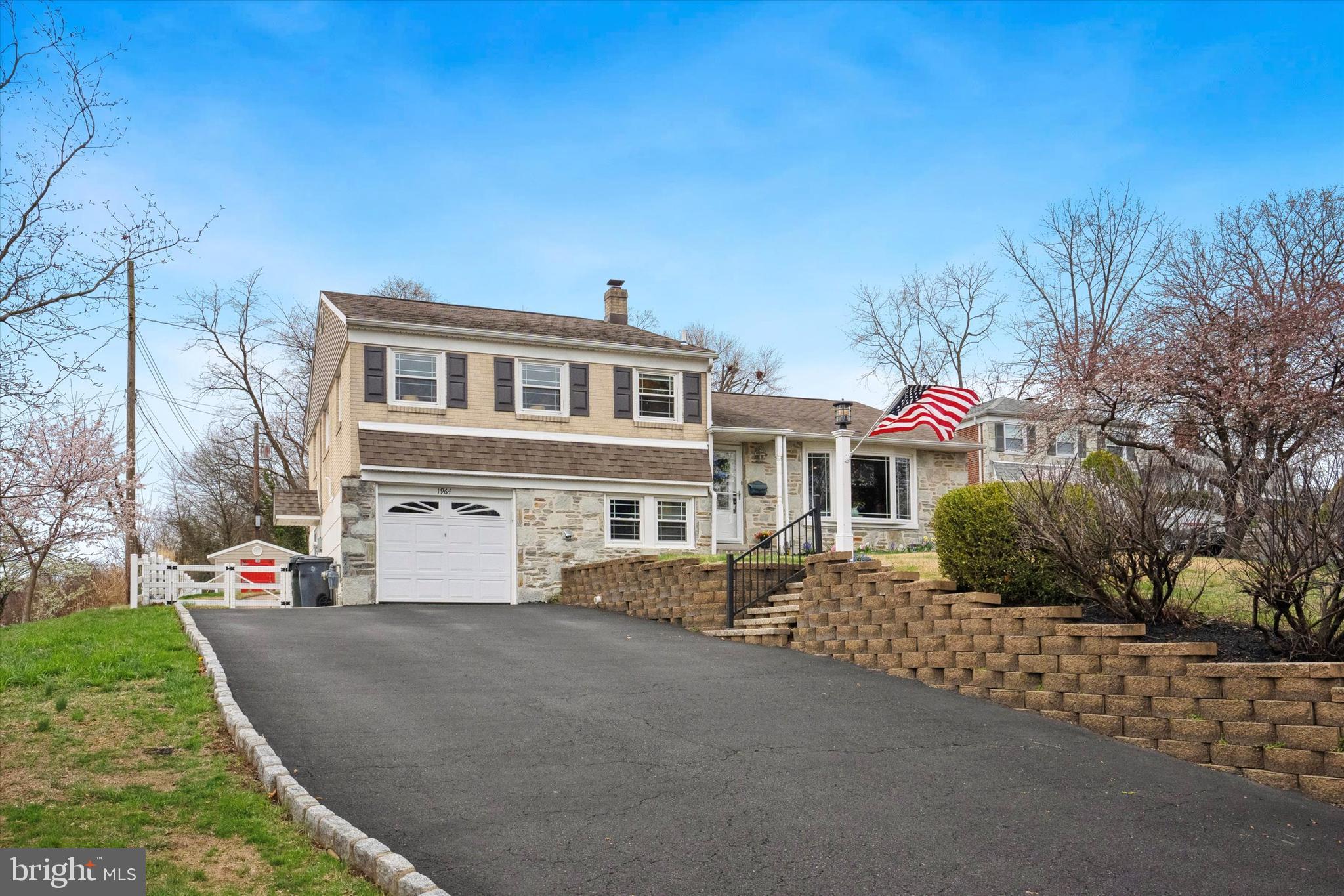 BRENTWOOD MANOR - Residential