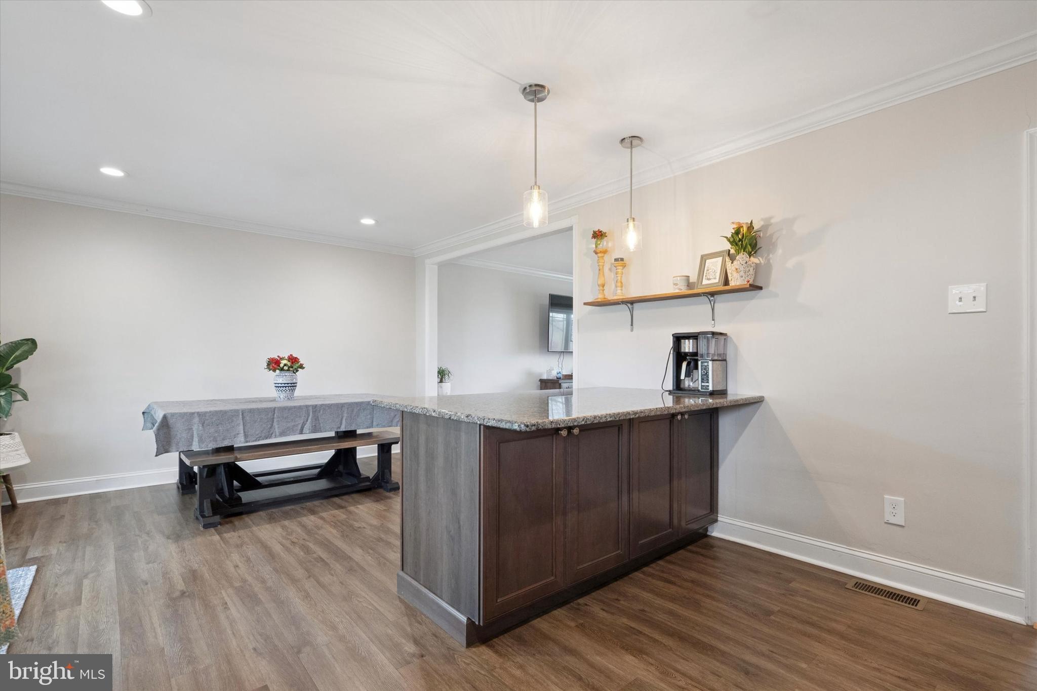 BRENTWOOD MANOR - Residential