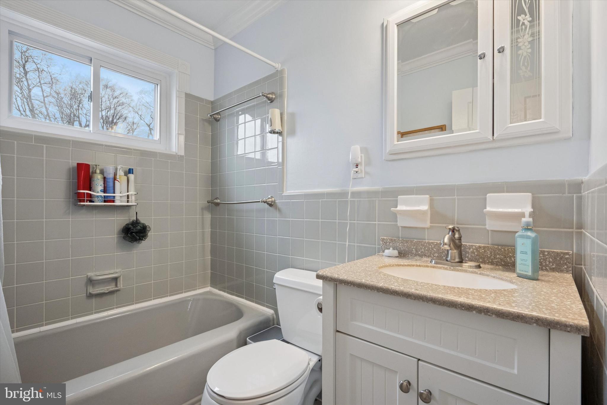 BRENTWOOD MANOR - Residential