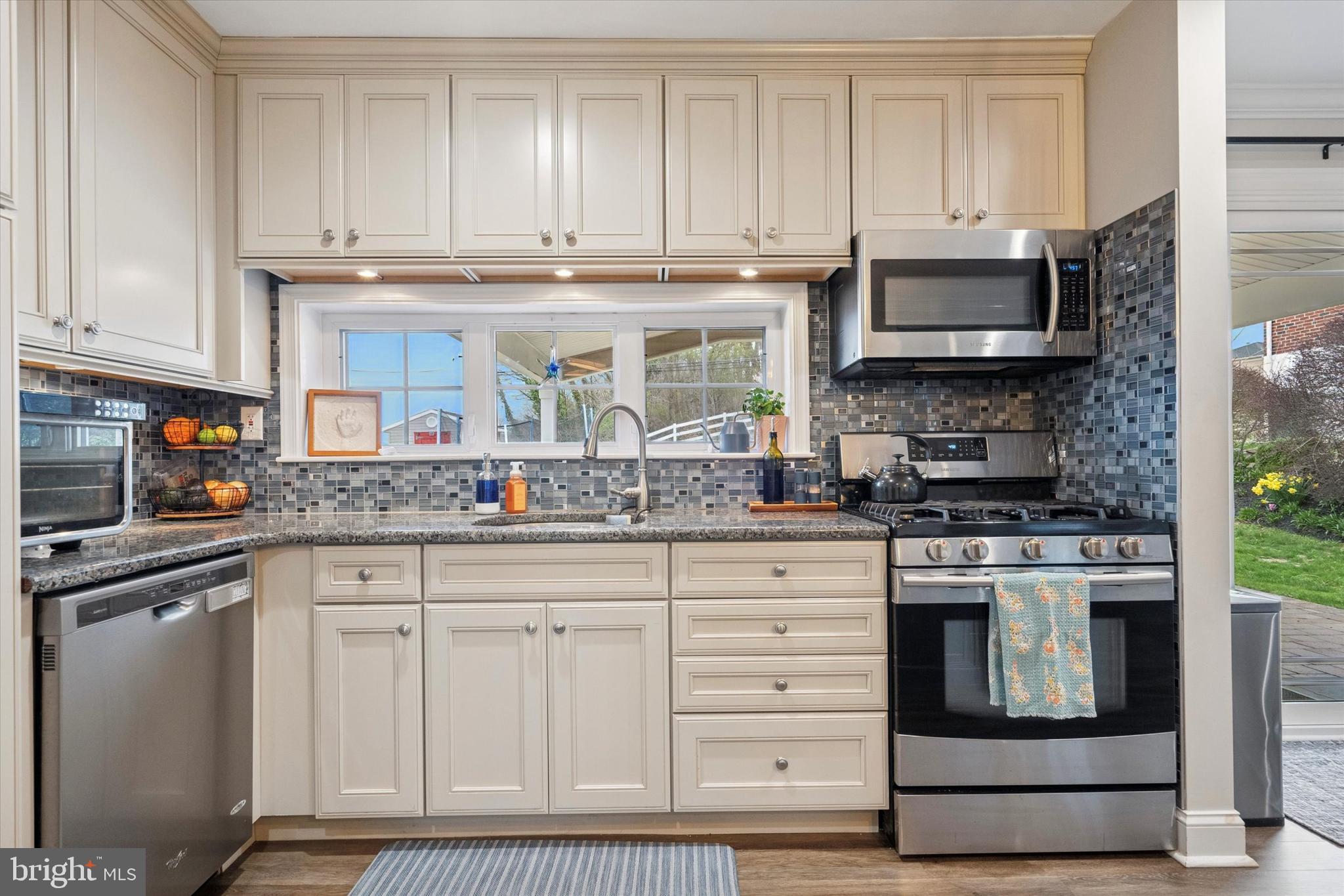 BRENTWOOD MANOR - Residential