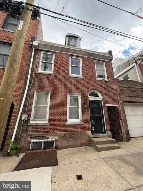 this home in need of very little maintenance is being offered as is where is, buyer responsible for city cert and seller will make no repairs, property priced for fast sale.