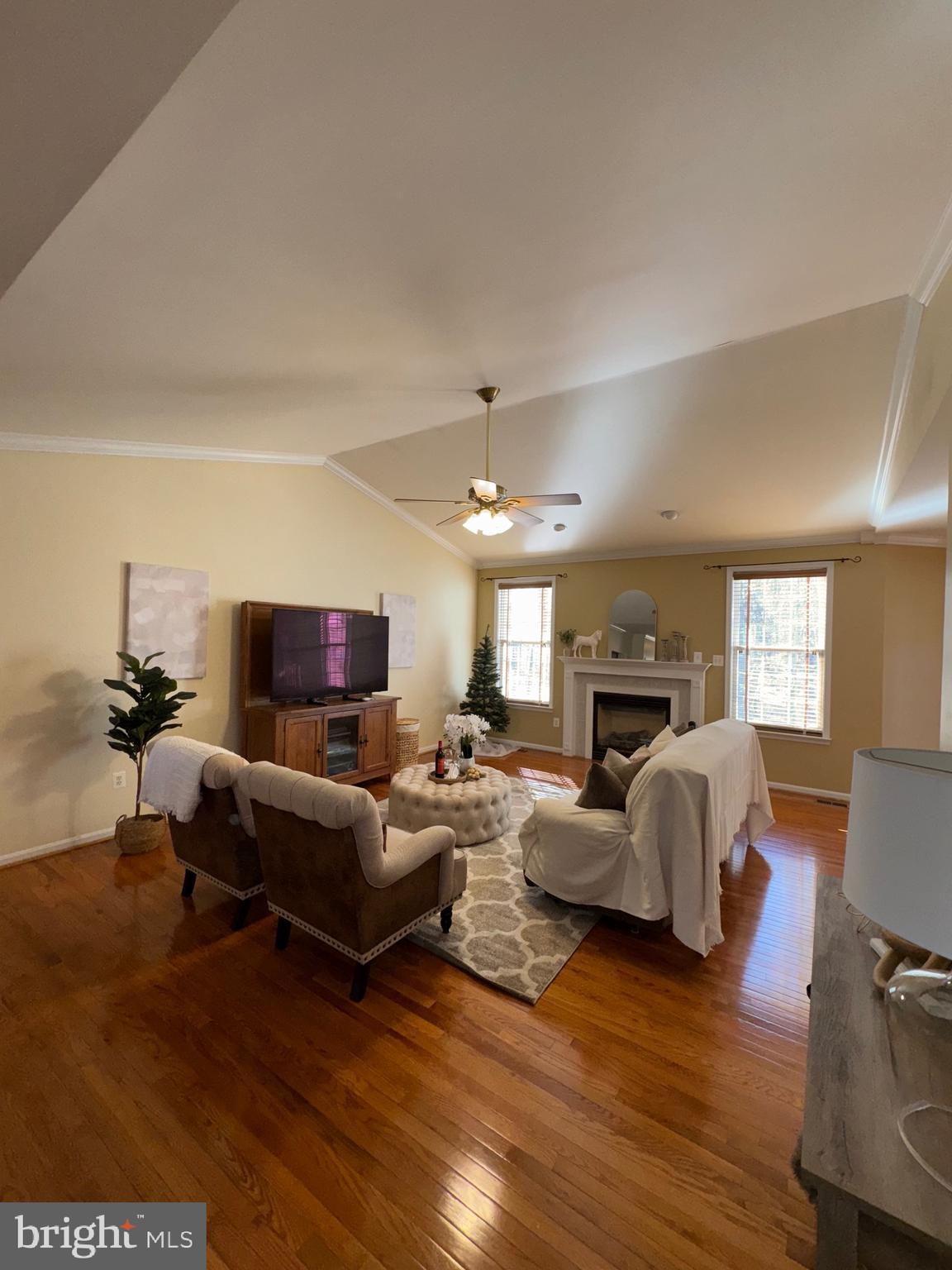 PINE POINTE WOODS - Residential