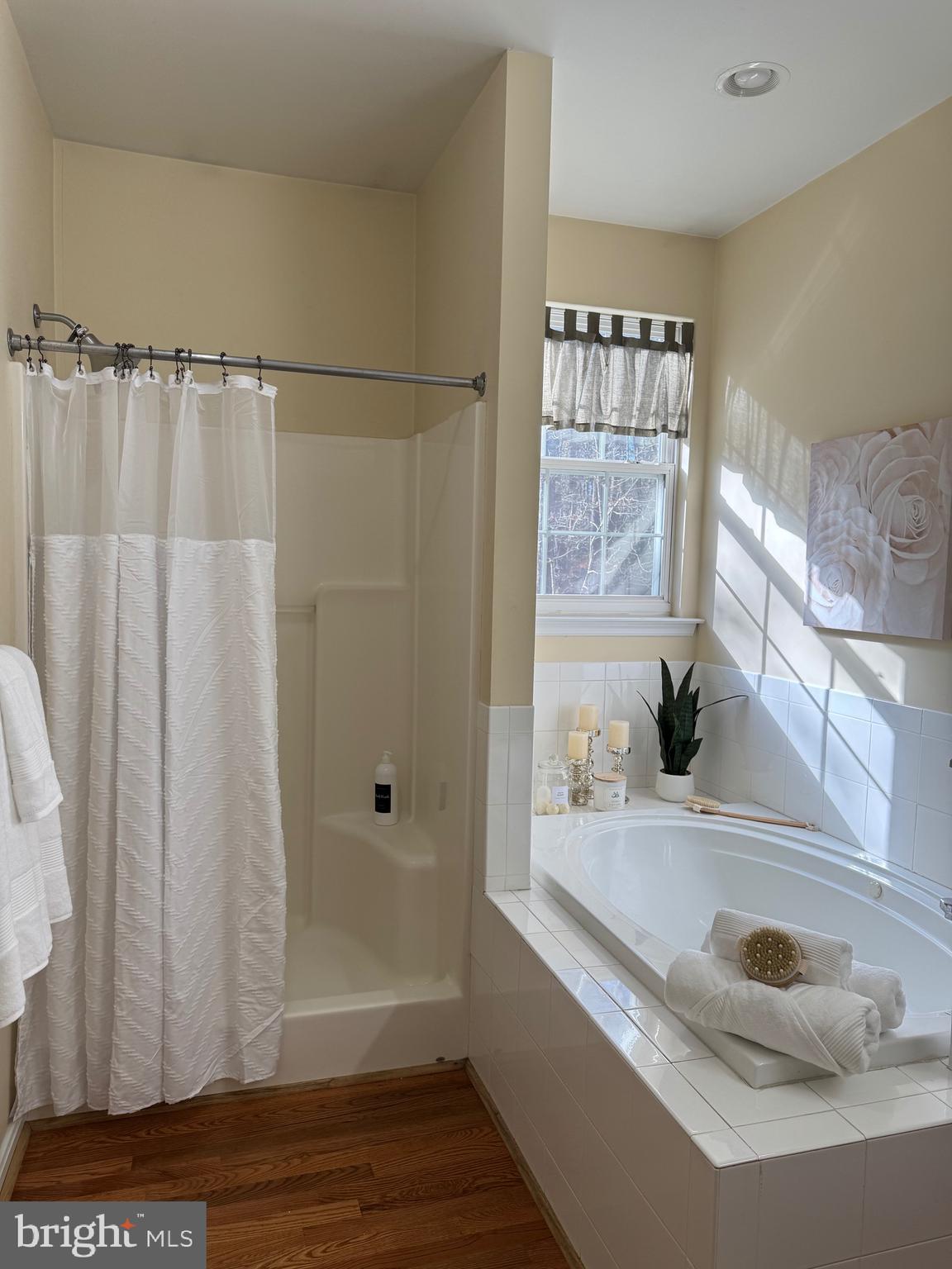 PINE POINTE WOODS - Residential