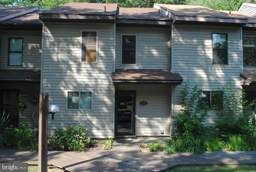 Cozy 3 bedroom 2 1/2 bath town home in Wildewood.  Close to shopping and restaurants, Solomons and NAS PAX.  Great location! Must See!