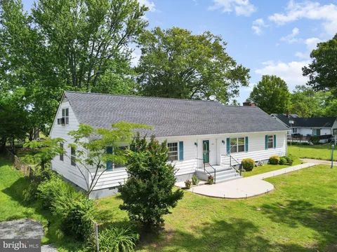 303 Thackary Street, Colonial Beach, VA MLS: VAWE2008320