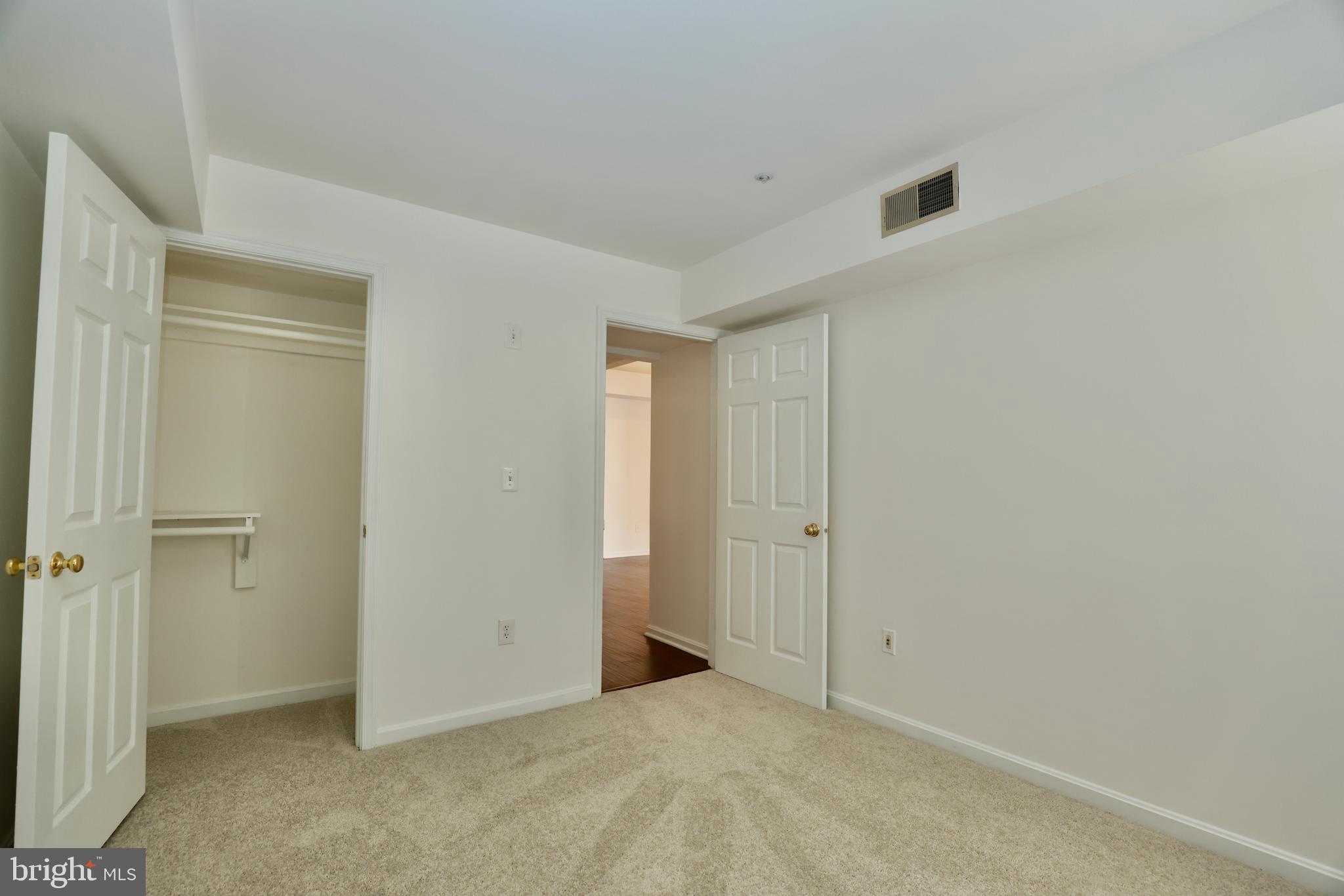 FOUNDERS WALK - Residential Lease