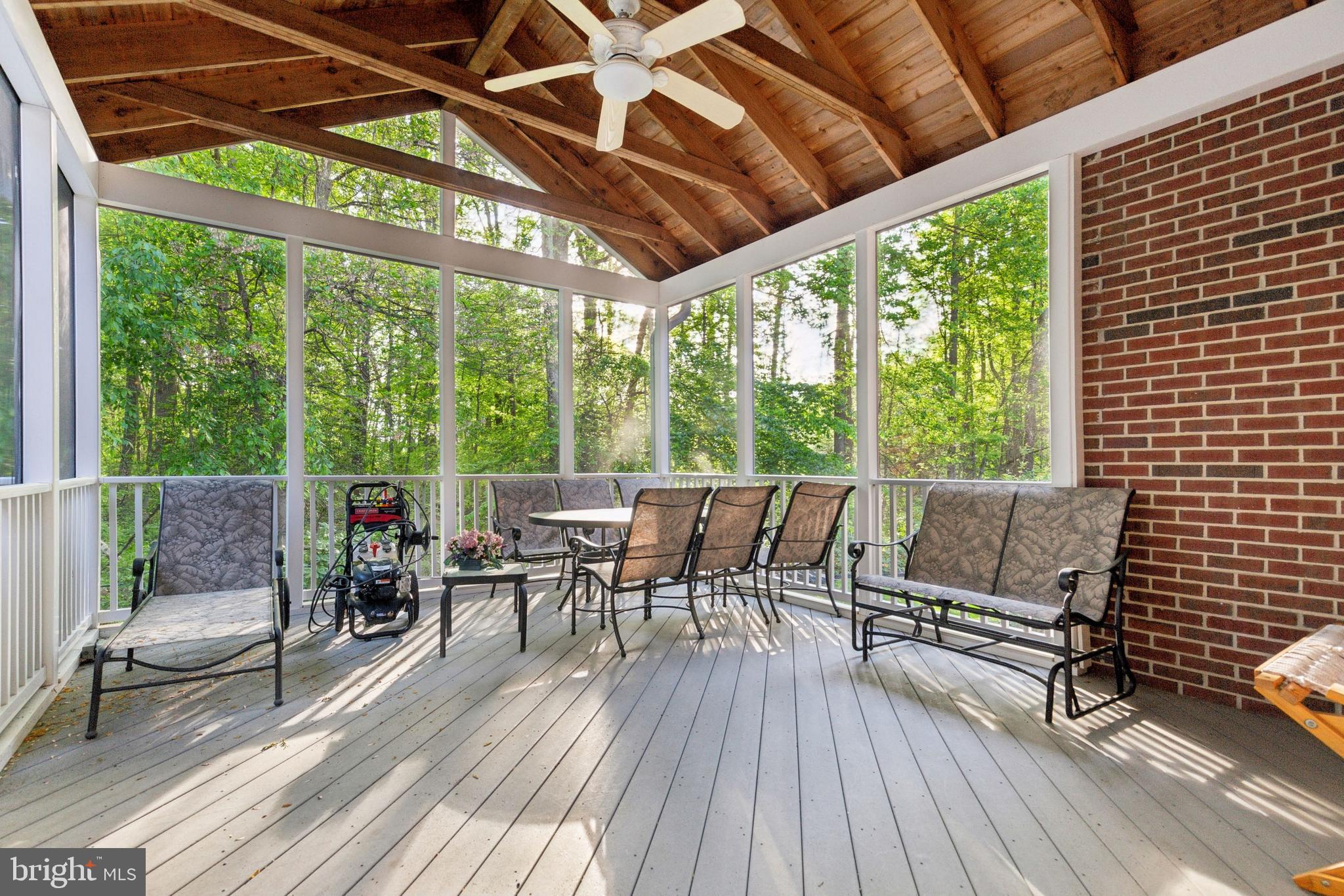 BURKE LAKE MEADOW - Residential