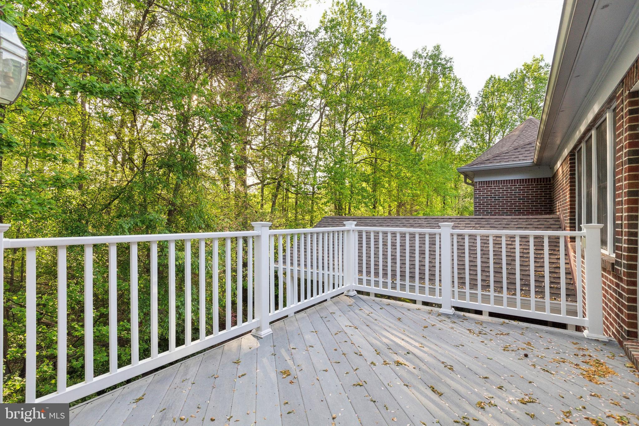 BURKE LAKE MEADOW - Residential