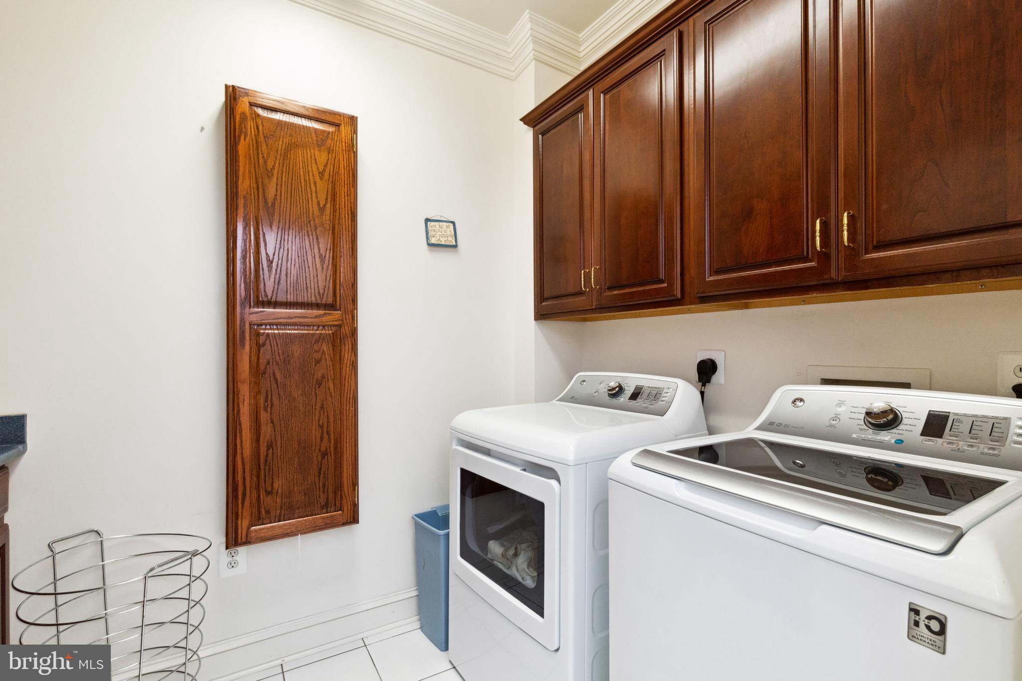 BURKE LAKE MEADOW - Residential