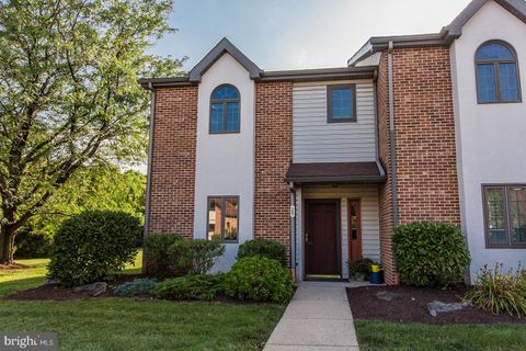 Photo of 25 Black Oak Drive, Lancaster, PA 17602 (MLS # PALA2053116)