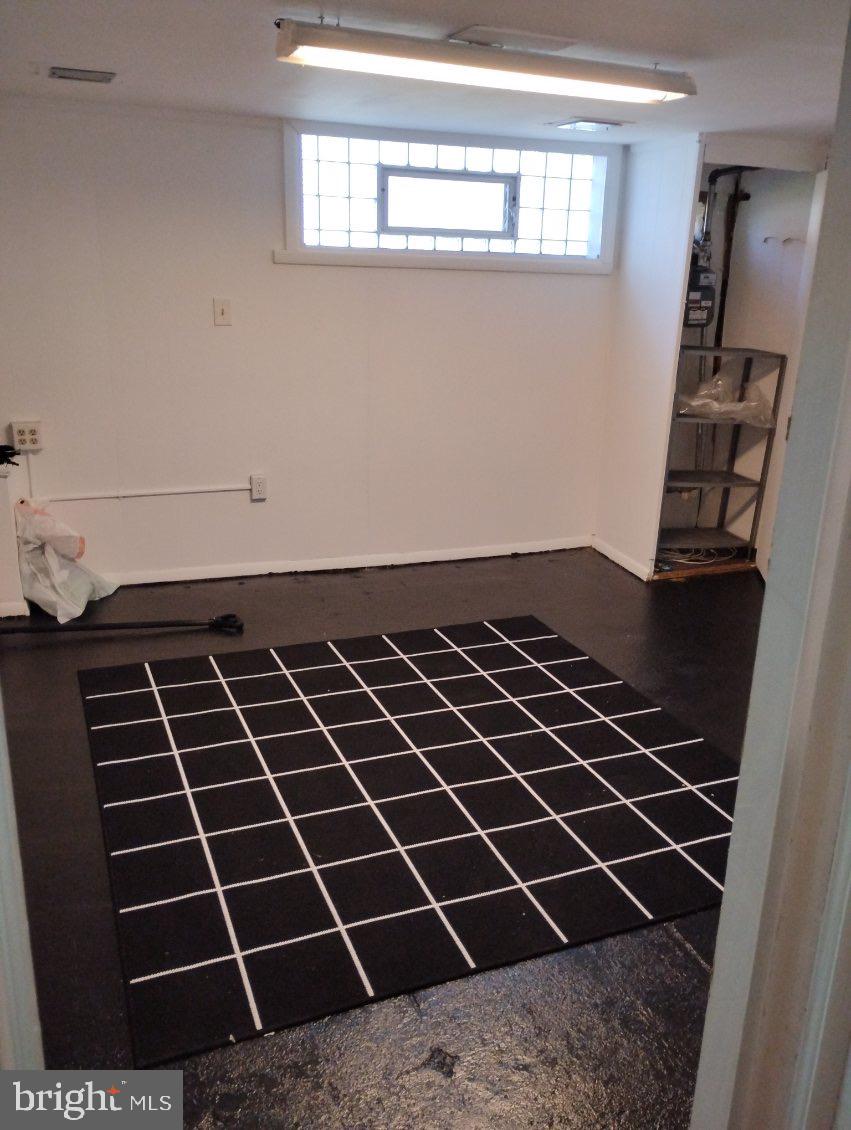 UPPER HOLMESBURG - Residential Lease