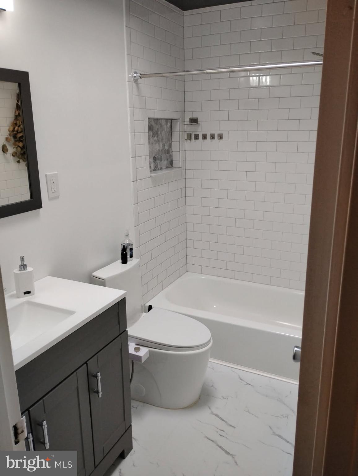 UPPER HOLMESBURG - Residential Lease