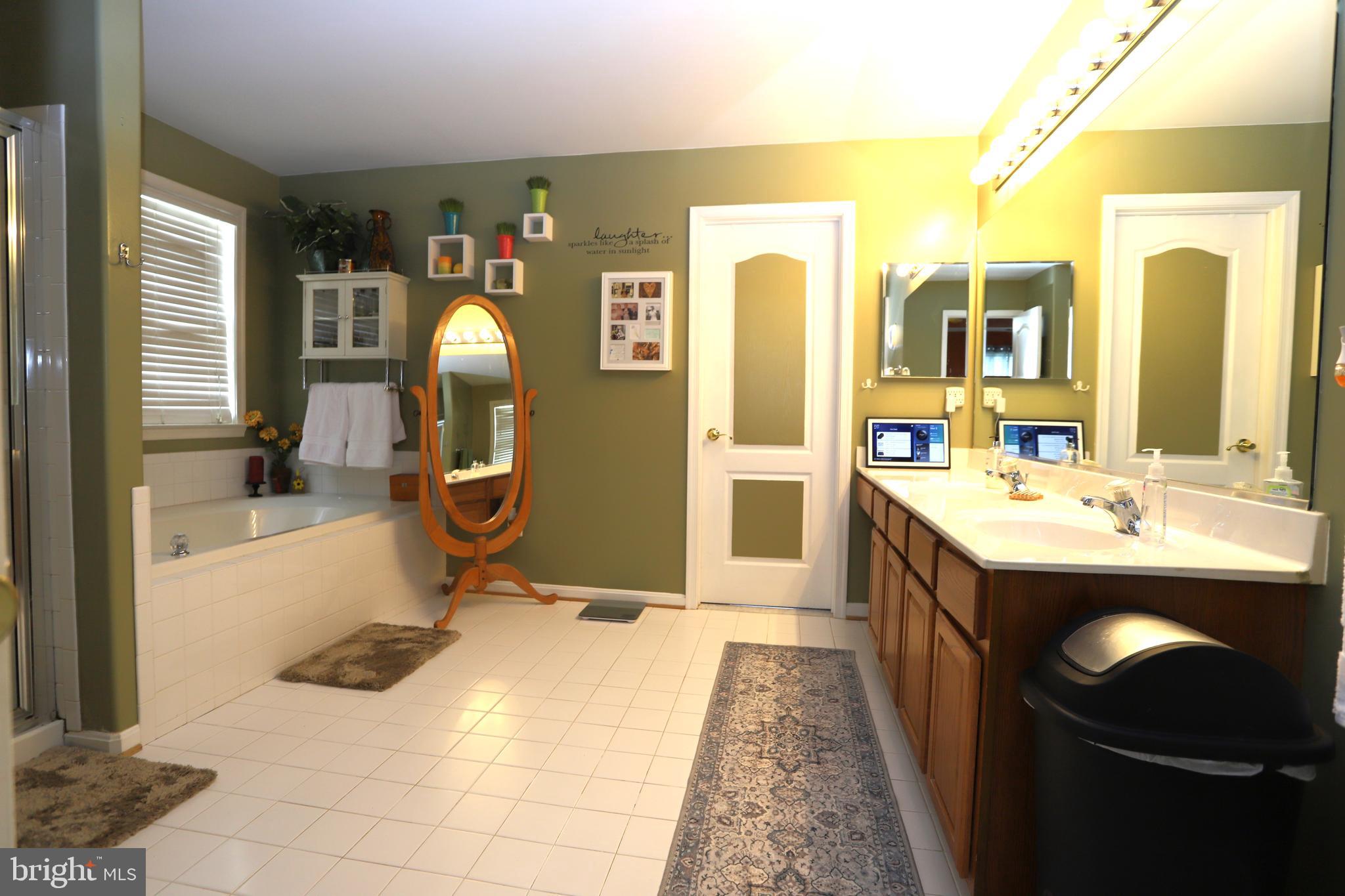 REDWOOD LAKES - Residential